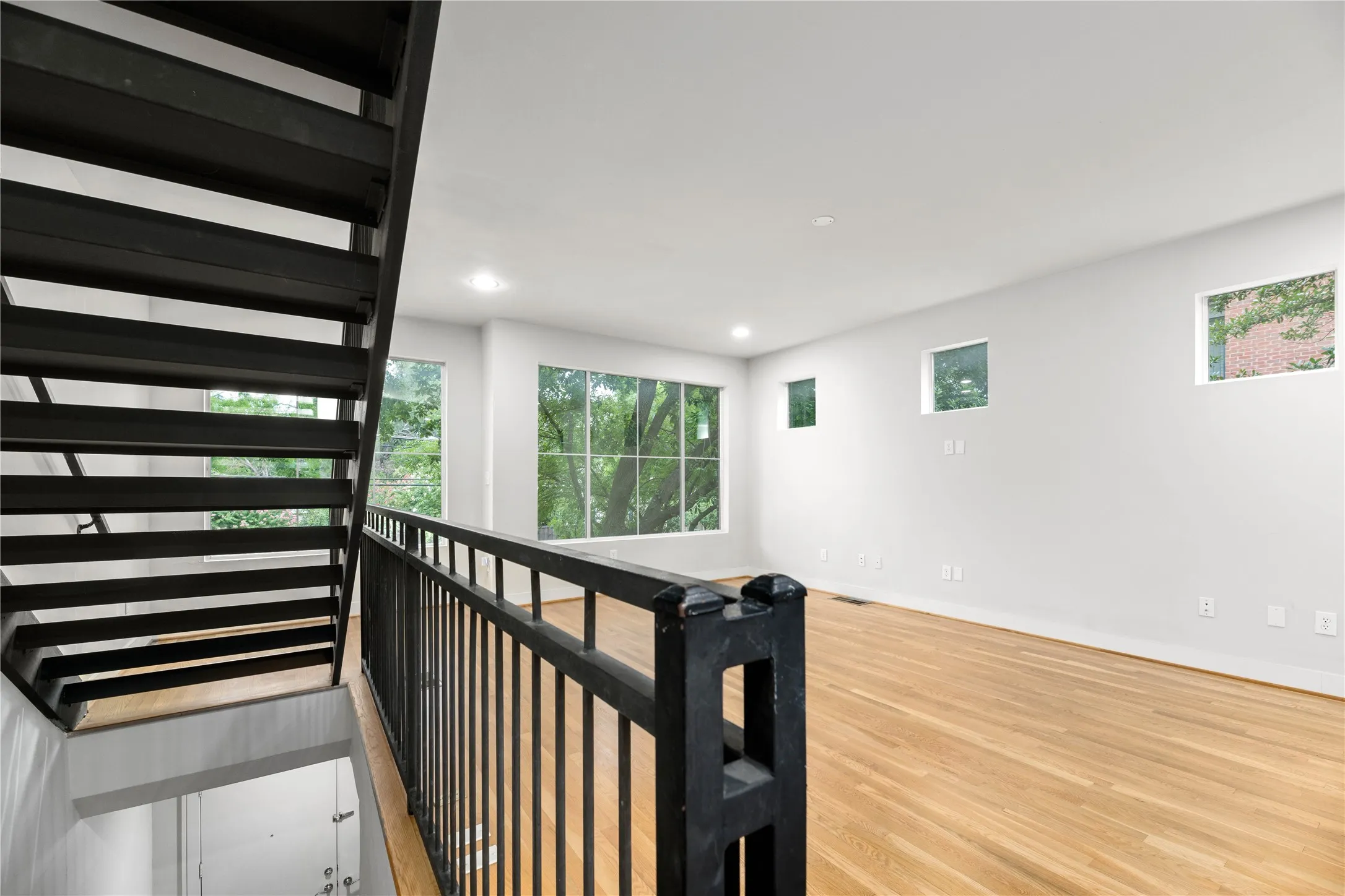 Condominium For Rent in Dallas County , 4239 Rawlins Street 7, Dallas, Texas 75219, 3 Bedroom, 4 Bathroom, 2 Garage spaces, 2,029 Sqft, built in 2005, mls#21391419, Real Estate Agent in Dallas, Homes For Rent in Dallas county, Homes For Rent in Dallas, Realtor in Dallas Texas, Real Estate Brokerage Independent Realty Texas, Luminita Cordes Realtor
