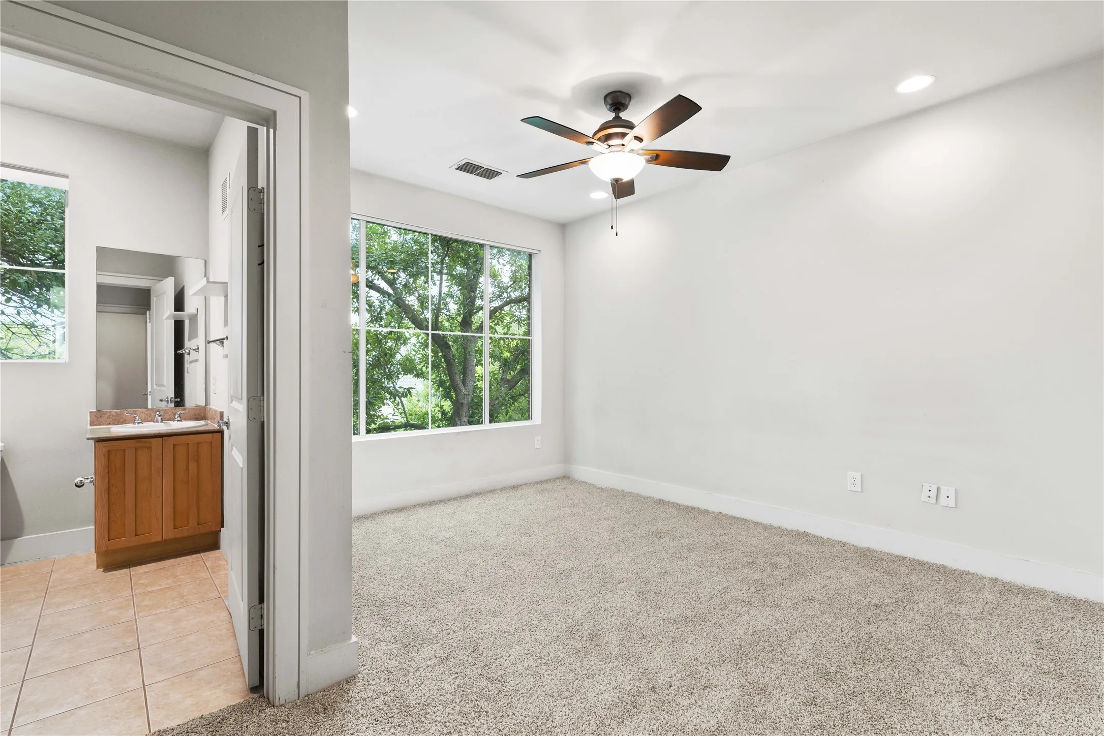 Condominium For Rent in Dallas County , 4239 Rawlins Street 7, Dallas, Texas 75219, 3 Bedroom, 4 Bathroom, 2 Garage spaces, 2,029 Sqft, built in 2005, mls#21391419, Real Estate Agent in Dallas, Homes For Rent in Dallas county, Homes For Rent in Dallas, Realtor in Dallas Texas, Real Estate Brokerage Independent Realty Texas, Luminita Cordes Realtor