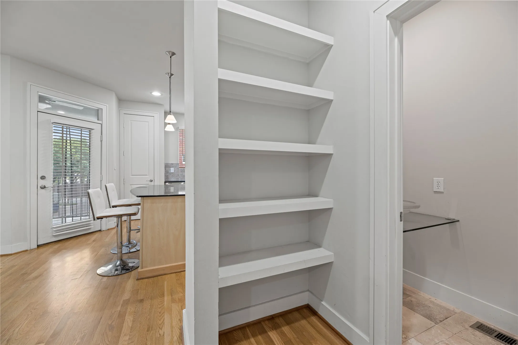 Condominium For Rent in Dallas County , 4239 Rawlins Street 7, Dallas, Texas 75219, 3 Bedroom, 4 Bathroom, 2 Garage spaces, 2,029 Sqft, built in 2005, mls#21391419, Real Estate Agent in Dallas, Homes For Rent in Dallas county, Homes For Rent in Dallas, Realtor in Dallas Texas, Real Estate Brokerage Independent Realty Texas, Luminita Cordes Realtor
