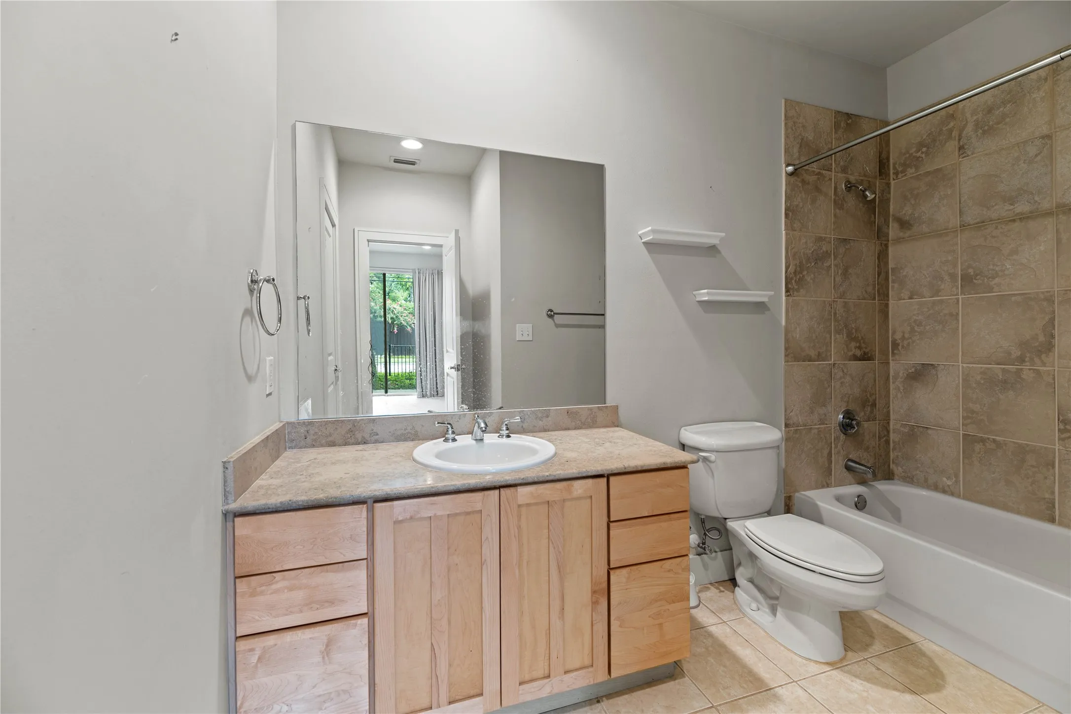 Condominium For Rent in Dallas County , 4239 Rawlins Street 7, Dallas, Texas 75219, 3 Bedroom, 4 Bathroom, 2 Garage spaces, 2,029 Sqft, built in 2005, mls#21391419, Real Estate Agent in Dallas, Homes For Rent in Dallas county, Homes For Rent in Dallas, Realtor in Dallas Texas, Real Estate Brokerage Independent Realty Texas, Luminita Cordes Realtor