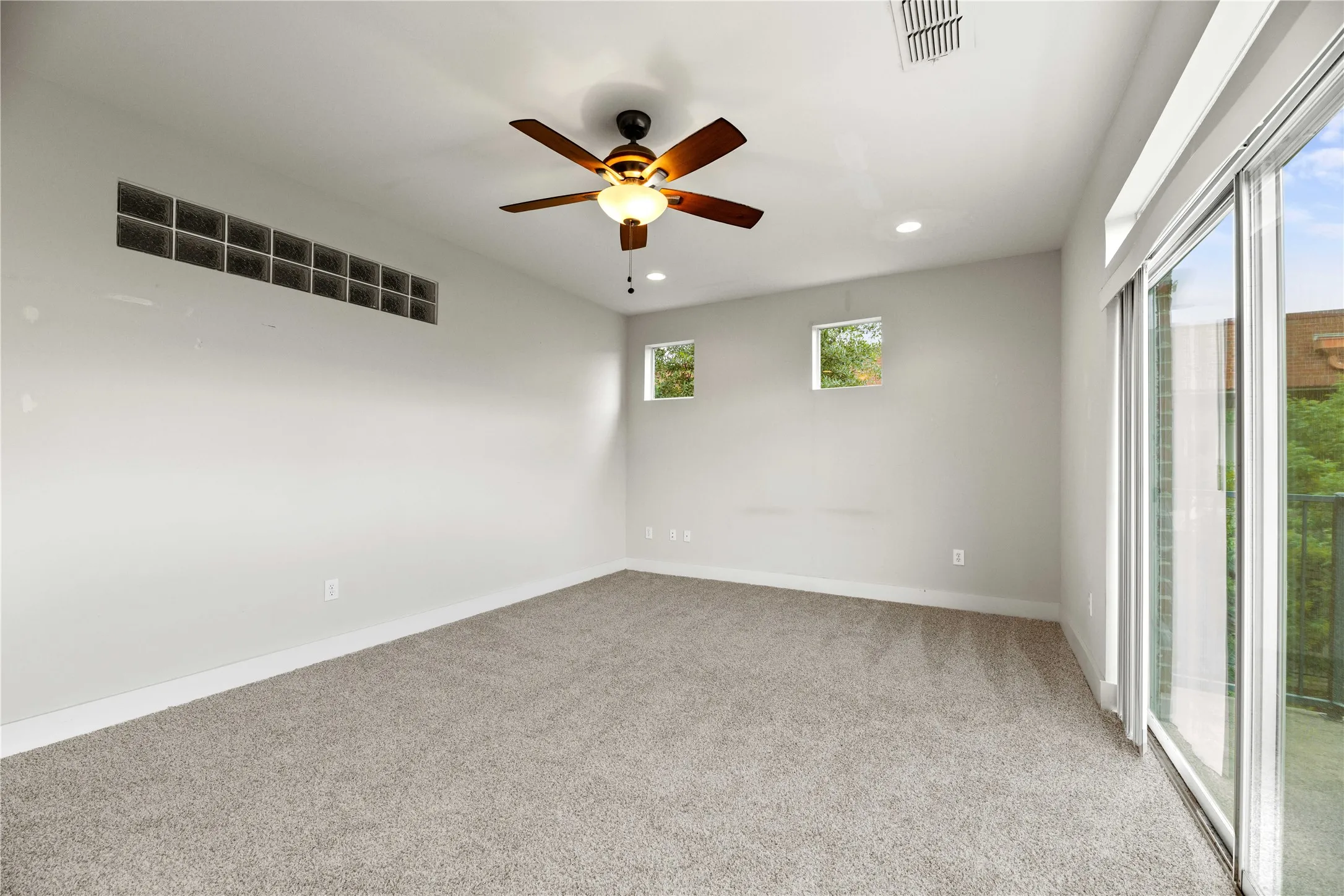 Condominium For Rent in Dallas County , 4239 Rawlins Street 7, Dallas, Texas 75219, 3 Bedroom, 4 Bathroom, 2 Garage spaces, 2,029 Sqft, built in 2005, mls#21391419, Real Estate Agent in Dallas, Homes For Rent in Dallas county, Homes For Rent in Dallas, Realtor in Dallas Texas, Real Estate Brokerage Independent Realty Texas, Luminita Cordes Realtor
