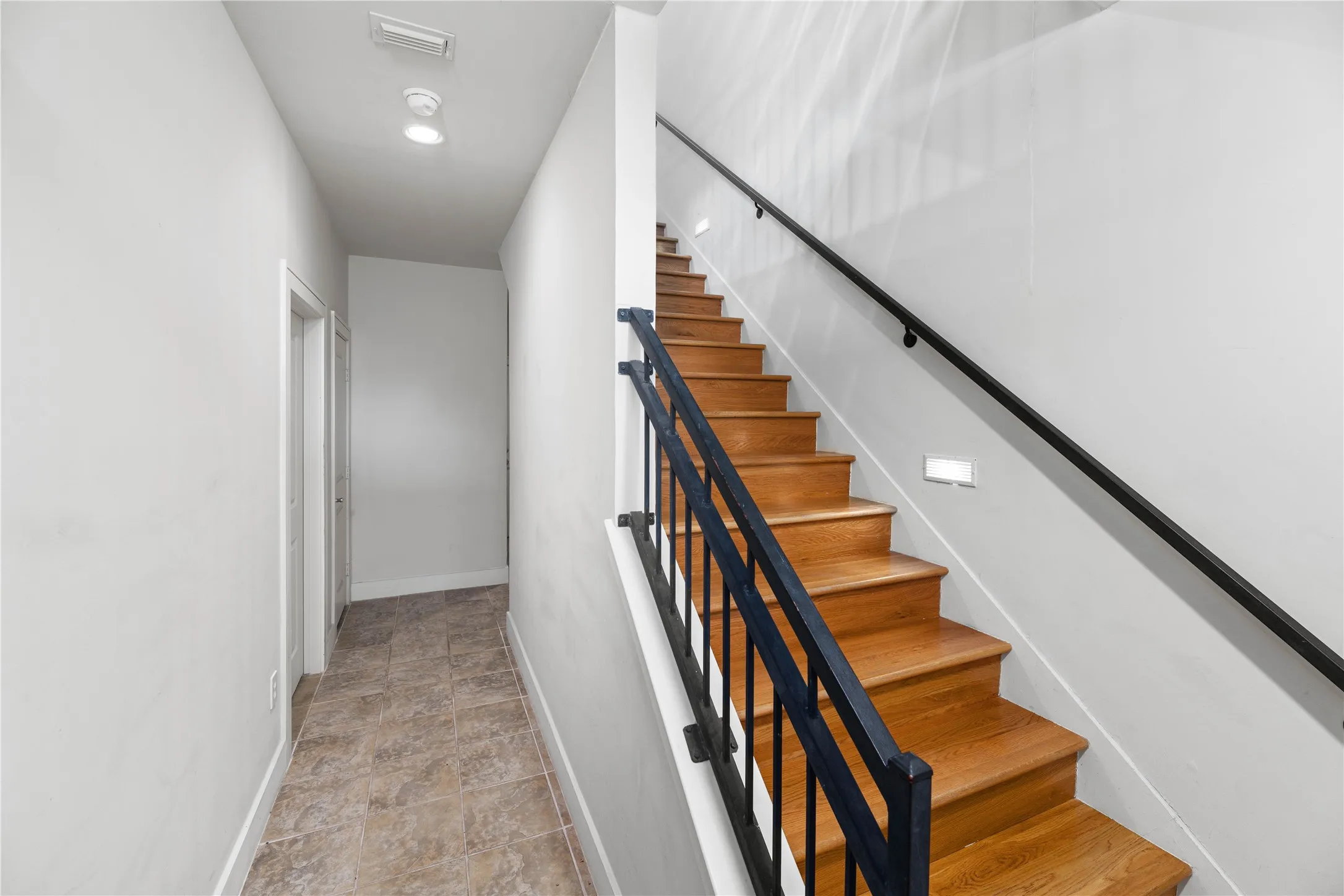 Condominium For Rent in Dallas County , 4239 Rawlins Street 7, Dallas, Texas 75219, 3 Bedroom, 4 Bathroom, 2 Garage spaces, 2,029 Sqft, built in 2005, mls#21391419, Real Estate Agent in Dallas, Homes For Rent in Dallas county, Homes For Rent in Dallas, Realtor in Dallas Texas, Real Estate Brokerage Independent Realty Texas, Luminita Cordes Realtor