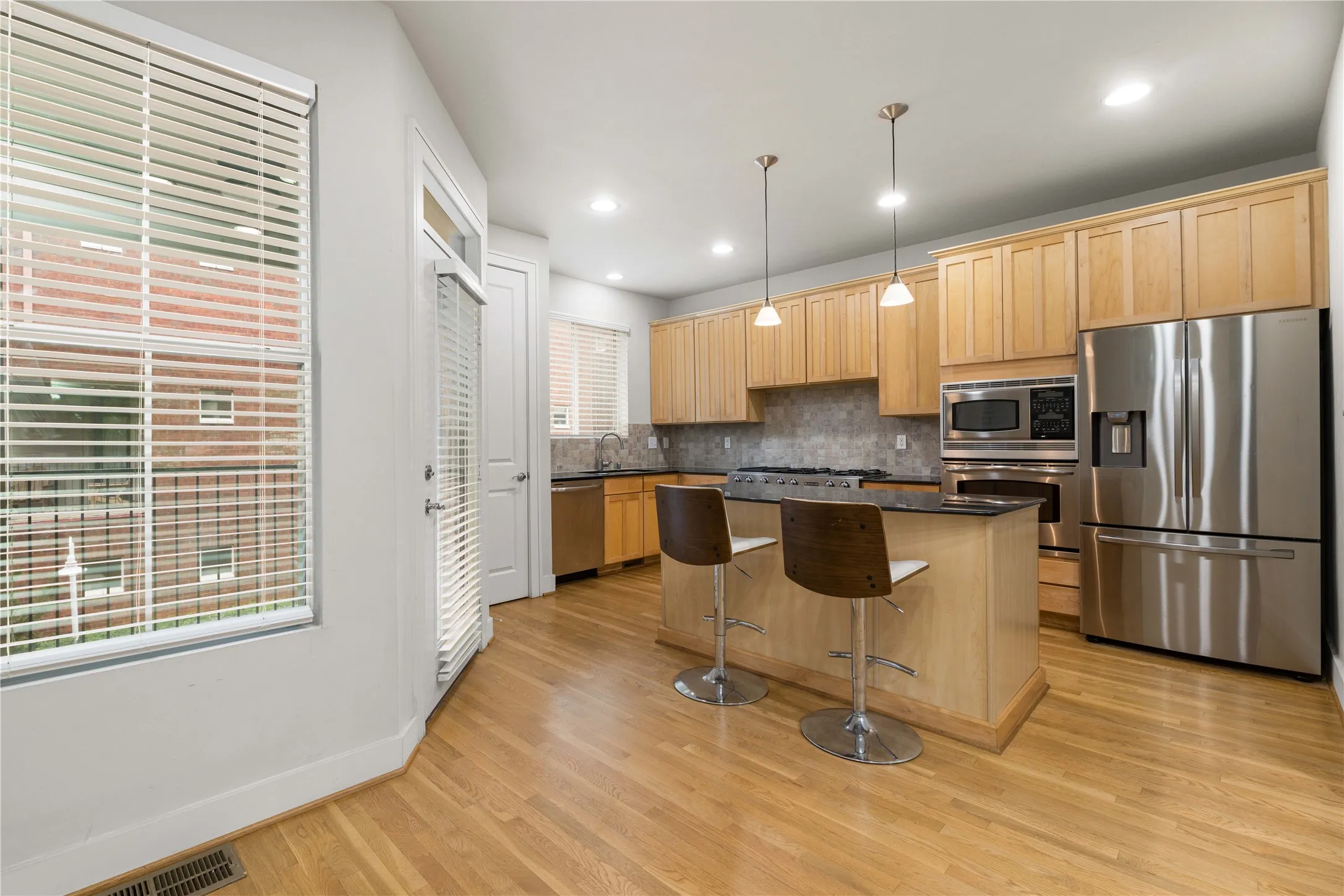 Condominium For Rent in Dallas County , 4239 Rawlins Street 7, Dallas, Texas 75219, 3 Bedroom, 4 Bathroom, 2 Garage spaces, 2,029 Sqft, built in 2005, mls#21391419, Real Estate Agent in Dallas, Homes For Rent in Dallas county, Homes For Rent in Dallas, Realtor in Dallas Texas, Real Estate Brokerage Independent Realty Texas, Luminita Cordes Realtor