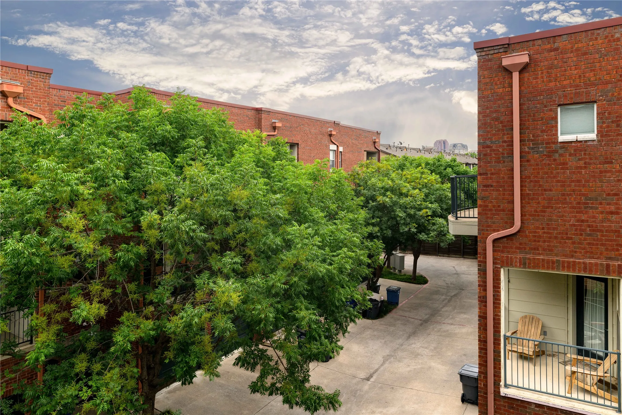Condominium For Rent in Dallas County , 4239 Rawlins Street 7, Dallas, Texas 75219, 3 Bedroom, 4 Bathroom, 2 Garage spaces, 2,029 Sqft, built in 2005, mls#21391419, Real Estate Agent in Dallas, Homes For Rent in Dallas county, Homes For Rent in Dallas, Realtor in Dallas Texas, Real Estate Brokerage Independent Realty Texas, Luminita Cordes Realtor