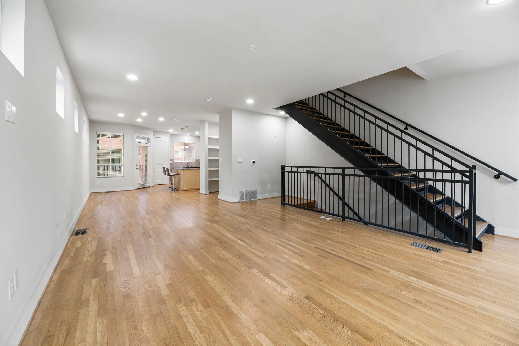 Condominium For Rent in Dallas County , 4239 Rawlins Street 7, Dallas, Texas 75219, 3 Bedroom, 4 Bathroom, 2 Garage spaces, 2,029 Sqft, built in 2005, mls#21391419, Real Estate Agent in Dallas, Homes For Rent in Dallas county, Homes For Rent in Dallas, Realtor in Dallas Texas, Real Estate Brokerage Independent Realty Texas, Luminita Cordes Realtor