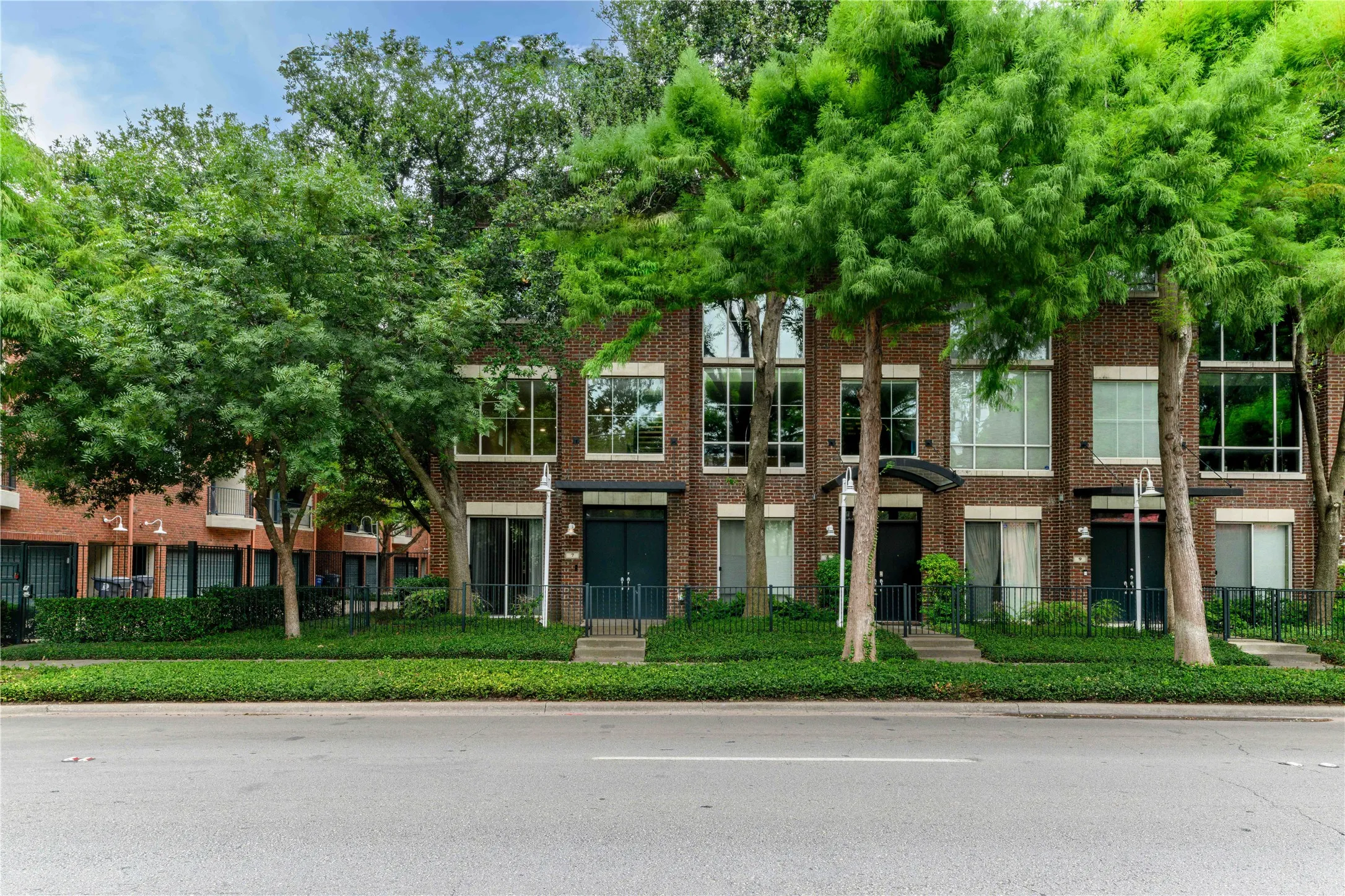 Condominium For Rent in Dallas County , 4239 Rawlins Street 7, Dallas, Texas 75219, 3 Bedroom, 4 Bathroom, 2 Garage spaces, 2,029 Sqft, built in 2005, mls#21391419, Real Estate Agent in Dallas, Homes For Rent in Dallas county, Homes For Rent in Dallas, Realtor in Dallas Texas, Real Estate Brokerage Independent Realty Texas, Luminita Cordes Realtor