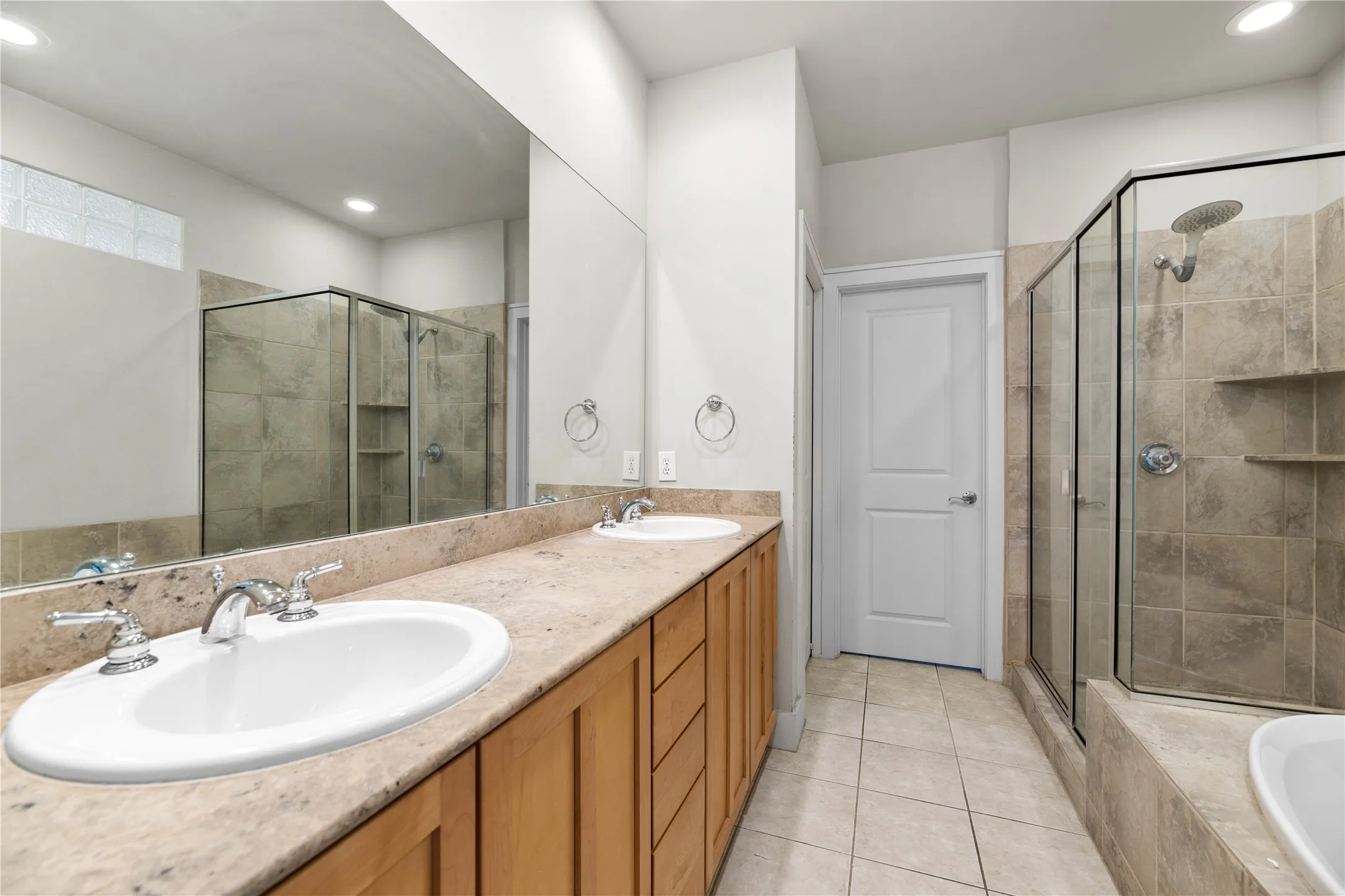 Condominium For Rent in Dallas County , 4239 Rawlins Street 7, Dallas, Texas 75219, 3 Bedroom, 4 Bathroom, 2 Garage spaces, 2,029 Sqft, built in 2005, mls#21391419, Real Estate Agent in Dallas, Homes For Rent in Dallas county, Homes For Rent in Dallas, Realtor in Dallas Texas, Real Estate Brokerage Independent Realty Texas, Luminita Cordes Realtor