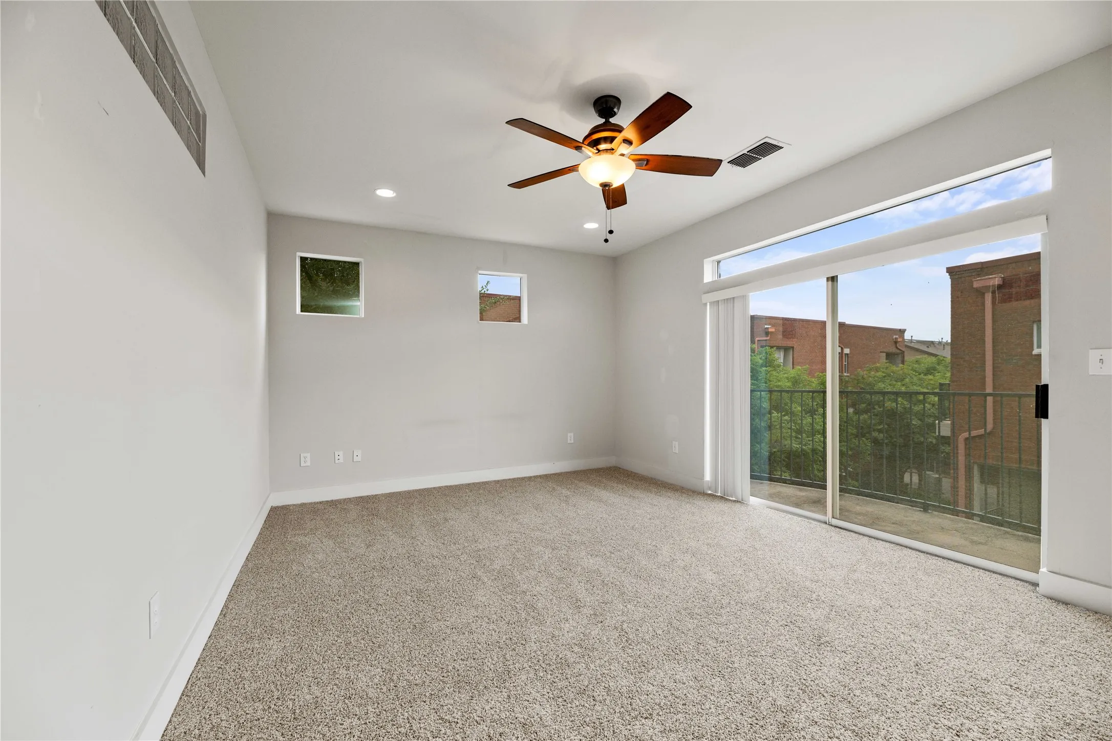 Condominium For Rent in Dallas County , 4239 Rawlins Street 7, Dallas, Texas 75219, 3 Bedroom, 4 Bathroom, 2 Garage spaces, 2,029 Sqft, built in 2005, mls#21391419, Real Estate Agent in Dallas, Homes For Rent in Dallas county, Homes For Rent in Dallas, Realtor in Dallas Texas, Real Estate Brokerage Independent Realty Texas, Luminita Cordes Realtor
