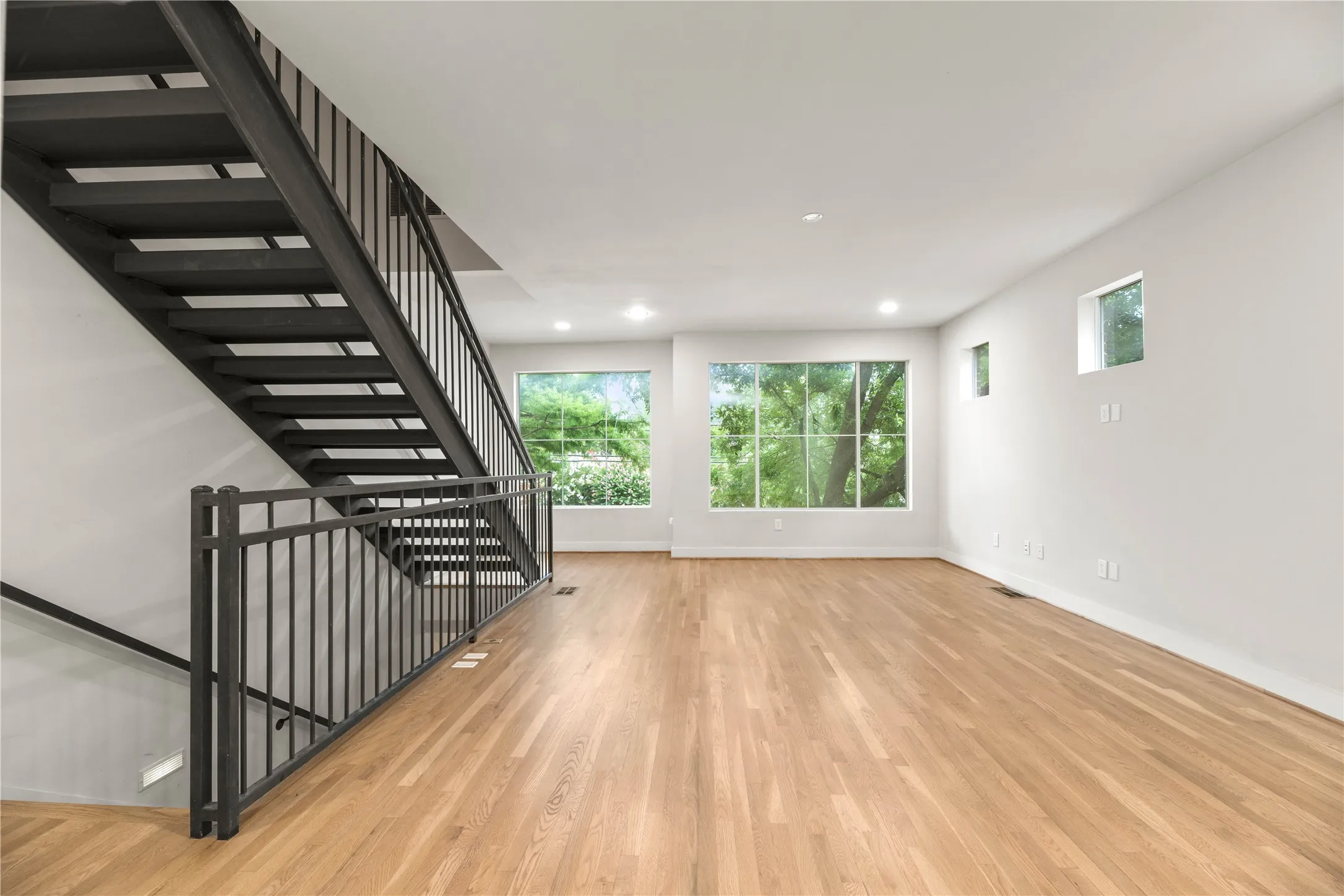 Condominium For Rent in Dallas County , 4239 Rawlins Street 7, Dallas, Texas 75219, 3 Bedroom, 4 Bathroom, 2 Garage spaces, 2,029 Sqft, built in 2005, mls#21391419, Real Estate Agent in Dallas, Homes For Rent in Dallas county, Homes For Rent in Dallas, Realtor in Dallas Texas, Real Estate Brokerage Independent Realty Texas, Luminita Cordes Realtor