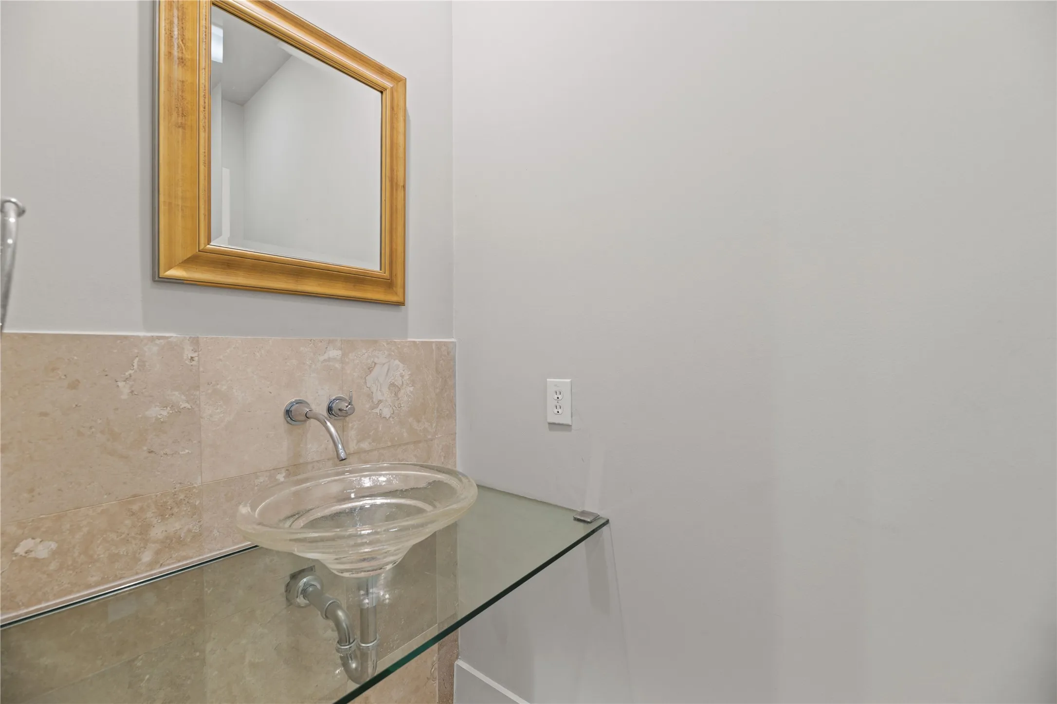 Condominium For Rent in Dallas County , 4239 Rawlins Street 7, Dallas, Texas 75219, 3 Bedroom, 4 Bathroom, 2 Garage spaces, 2,029 Sqft, built in 2005, mls#21391419, Real Estate Agent in Dallas, Homes For Rent in Dallas county, Homes For Rent in Dallas, Realtor in Dallas Texas, Real Estate Brokerage Independent Realty Texas, Luminita Cordes Realtor