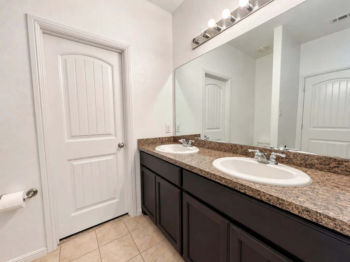 Single Family Residence For Rent in Tarrant County , 712 Ben Lake Trail, Fort Worth, Texas 76120, 4 Bedroom, 2 Bathroom, 2 Garage spaces, 1,574 Sqft, built in 2019, mls#21392118, Real Estate Agent in Fort Worth, Homes For Rent in Tarrant county, Homes For Rent in Fort Worth, Realtor in Fort Worth Texas, Real Estate Brokerage Independent Realty Texas, Luminita Cordes Realtor