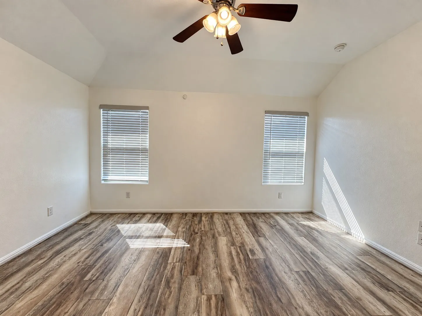 Single Family Residence For Rent in Tarrant County , 712 Ben Lake Trail, Fort Worth, Texas 76120, 4 Bedroom, 2 Bathroom, 2 Garage spaces, 1,574 Sqft, built in 2019, mls#21392118, Real Estate Agent in Fort Worth, Homes For Rent in Tarrant county, Homes For Rent in Fort Worth, Realtor in Fort Worth Texas, Real Estate Brokerage Independent Realty Texas, Luminita Cordes Realtor