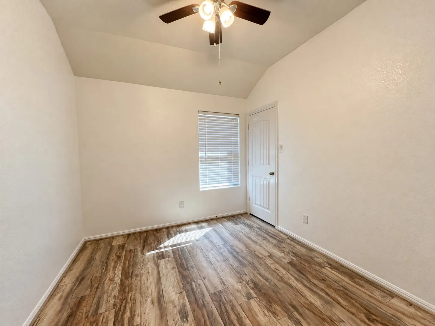 Single Family Residence For Rent in Tarrant County , 712 Ben Lake Trail, Fort Worth, Texas 76120, 4 Bedroom, 2 Bathroom, 2 Garage spaces, 1,574 Sqft, built in 2019, mls#21392118, Real Estate Agent in Fort Worth, Homes For Rent in Tarrant county, Homes For Rent in Fort Worth, Realtor in Fort Worth Texas, Real Estate Brokerage Independent Realty Texas, Luminita Cordes Realtor