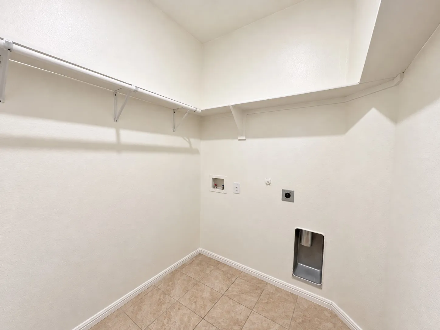 Single Family Residence For Rent in Tarrant County , 712 Ben Lake Trail, Fort Worth, Texas 76120, 4 Bedroom, 2 Bathroom, 2 Garage spaces, 1,574 Sqft, built in 2019, mls#21392118, Real Estate Agent in Fort Worth, Homes For Rent in Tarrant county, Homes For Rent in Fort Worth, Realtor in Fort Worth Texas, Real Estate Brokerage Independent Realty Texas, Luminita Cordes Realtor