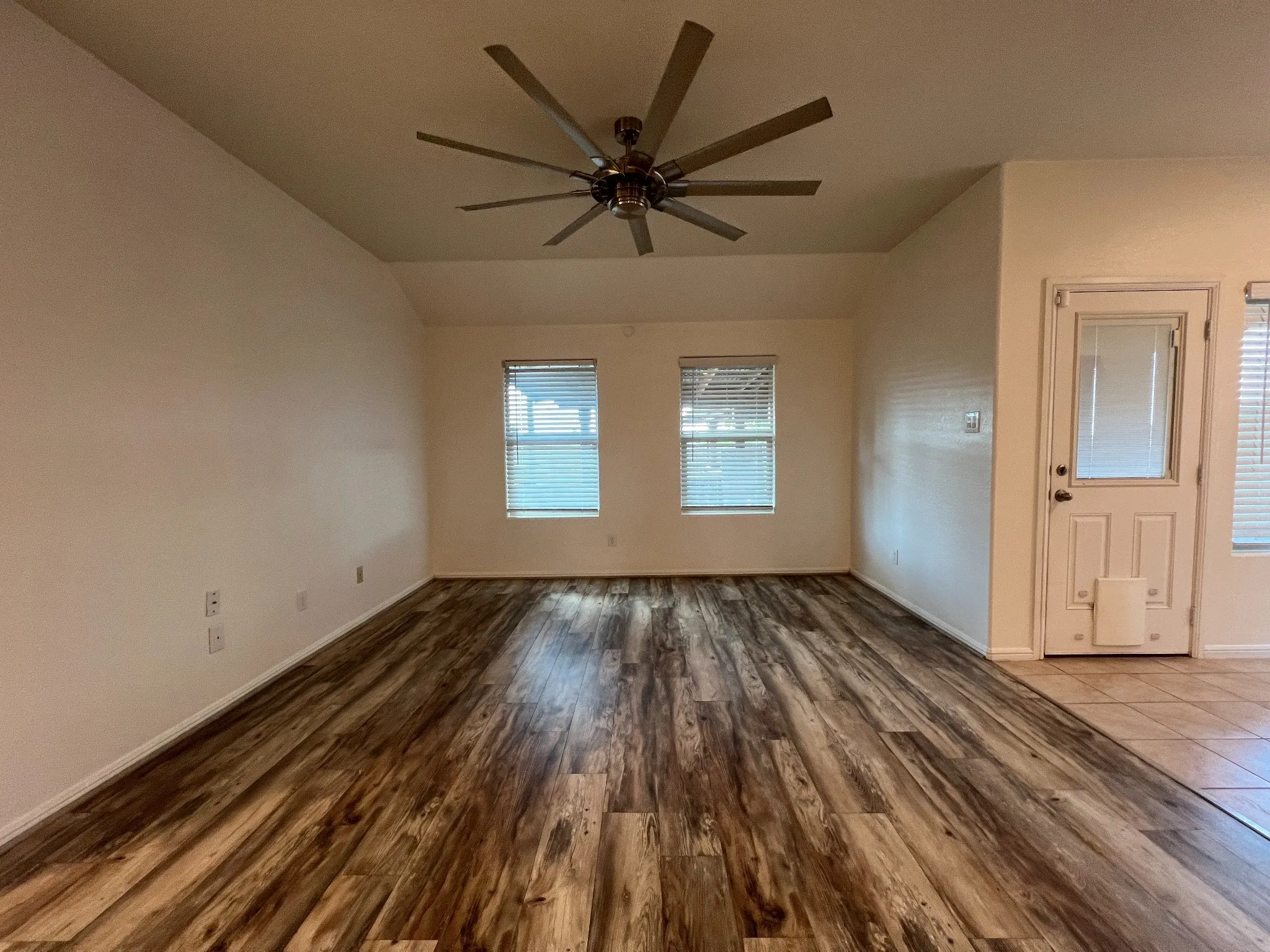 Single Family Residence For Rent in Tarrant County , 712 Ben Lake Trail, Fort Worth, Texas 76120, 4 Bedroom, 2 Bathroom, 2 Garage spaces, 1,574 Sqft, built in 2019, mls#21392118, Real Estate Agent in Fort Worth, Homes For Rent in Tarrant county, Homes For Rent in Fort Worth, Realtor in Fort Worth Texas, Real Estate Brokerage Independent Realty Texas, Luminita Cordes Realtor