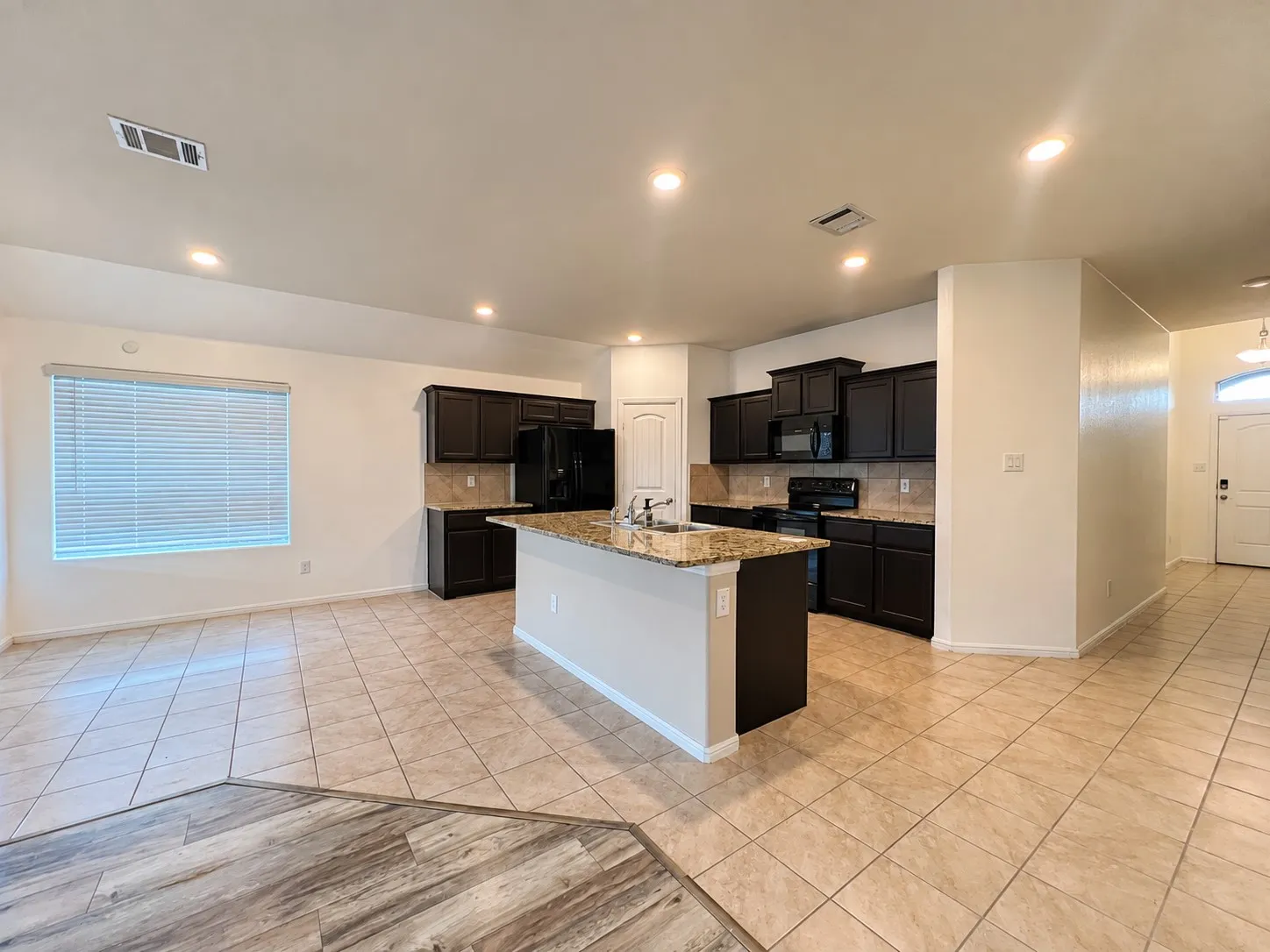 Single Family Residence For Rent in Tarrant County , 712 Ben Lake Trail, Fort Worth, Texas 76120, 4 Bedroom, 2 Bathroom, 2 Garage spaces, 1,574 Sqft, built in 2019, mls#21392118, Real Estate Agent in Fort Worth, Homes For Rent in Tarrant county, Homes For Rent in Fort Worth, Realtor in Fort Worth Texas, Real Estate Brokerage Independent Realty Texas, Luminita Cordes Realtor