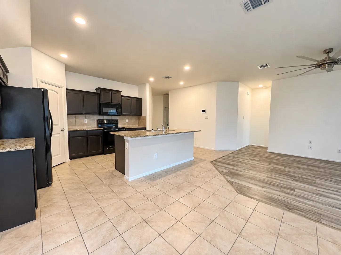 Single Family Residence For Rent in Tarrant County , 712 Ben Lake Trail, Fort Worth, Texas 76120, 4 Bedroom, 2 Bathroom, 2 Garage spaces, 1,574 Sqft, built in 2019, mls#21392118, Real Estate Agent in Fort Worth, Homes For Rent in Tarrant county, Homes For Rent in Fort Worth, Realtor in Fort Worth Texas, Real Estate Brokerage Independent Realty Texas, Luminita Cordes Realtor