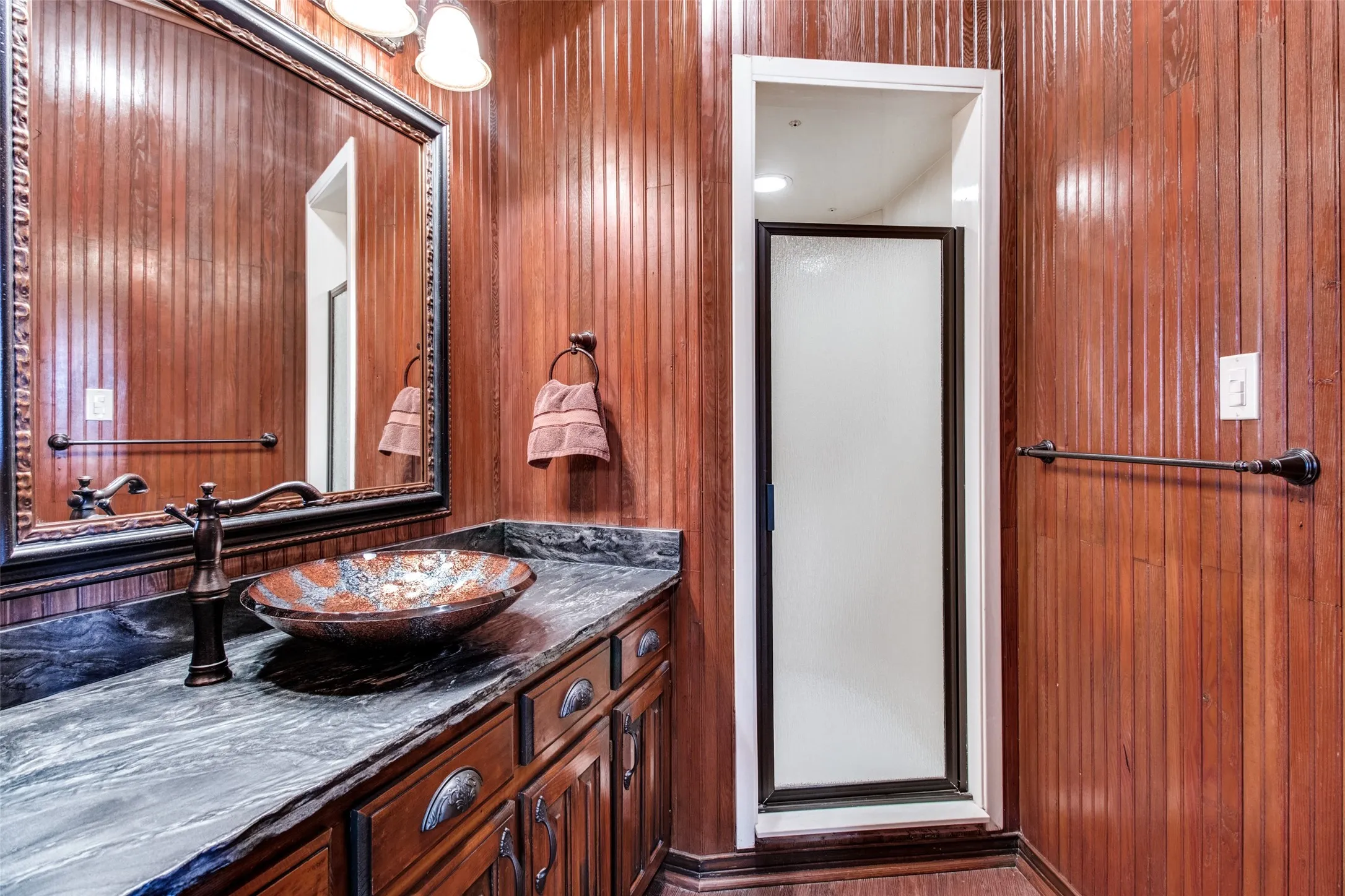 Single Family Residence For Sale in Grayson County , 105 Sammi's Way, Whitesboro, Texas 76273, 4 Bedroom, 4 Bathroom, 2 Garage spaces, 4,106 Sqft, built in 1983, mls#21392025, Real Estate Agent in Whitesboro, Homes For Sale in Grayson county, Homes For Sale in Whitesboro, Realtor in Whitesboro Texas, Real Estate Brokerage Independent Realty Texas, Luminita Cordes Realtor