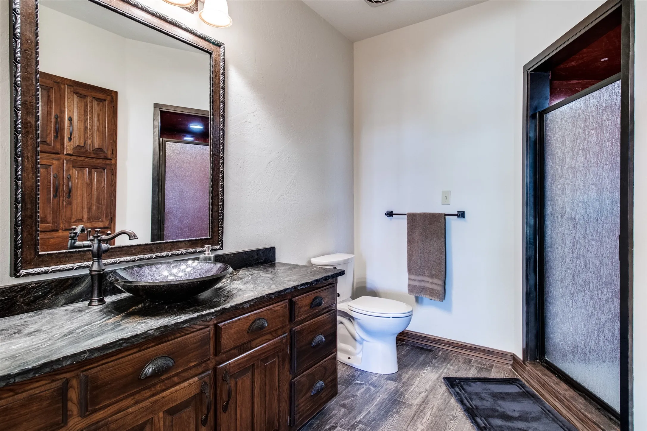 Single Family Residence For Sale in Grayson County , 105 Sammi's Way, Whitesboro, Texas 76273, 4 Bedroom, 4 Bathroom, 2 Garage spaces, 4,106 Sqft, built in 1983, mls#21392025, Real Estate Agent in Whitesboro, Homes For Sale in Grayson county, Homes For Sale in Whitesboro, Realtor in Whitesboro Texas, Real Estate Brokerage Independent Realty Texas, Luminita Cordes Realtor