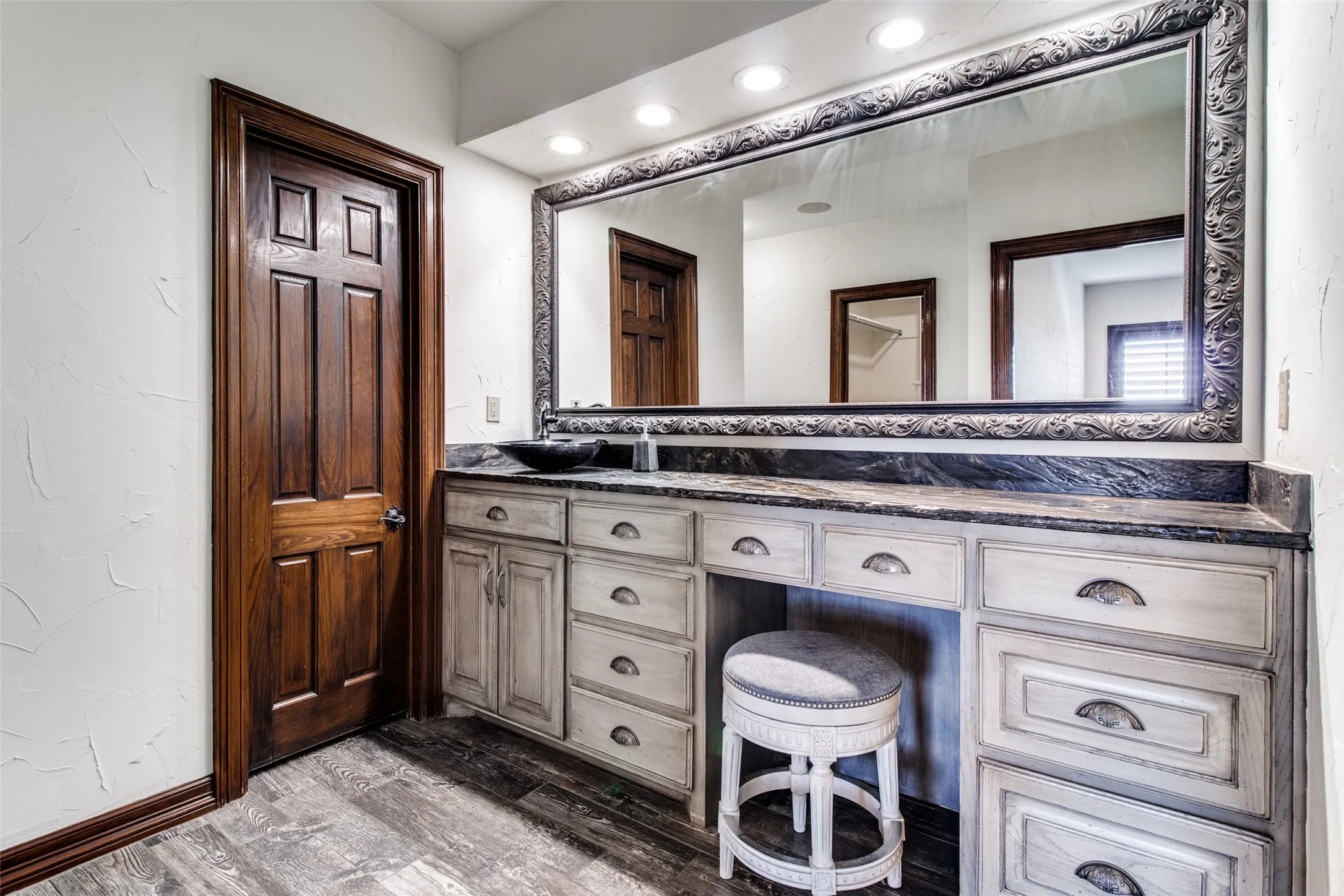 Single Family Residence For Sale in Grayson County , 105 Sammi's Way, Whitesboro, Texas 76273, 4 Bedroom, 4 Bathroom, 2 Garage spaces, 4,106 Sqft, built in 1983, mls#21392025, Real Estate Agent in Whitesboro, Homes For Sale in Grayson county, Homes For Sale in Whitesboro, Realtor in Whitesboro Texas, Real Estate Brokerage Independent Realty Texas, Luminita Cordes Realtor
