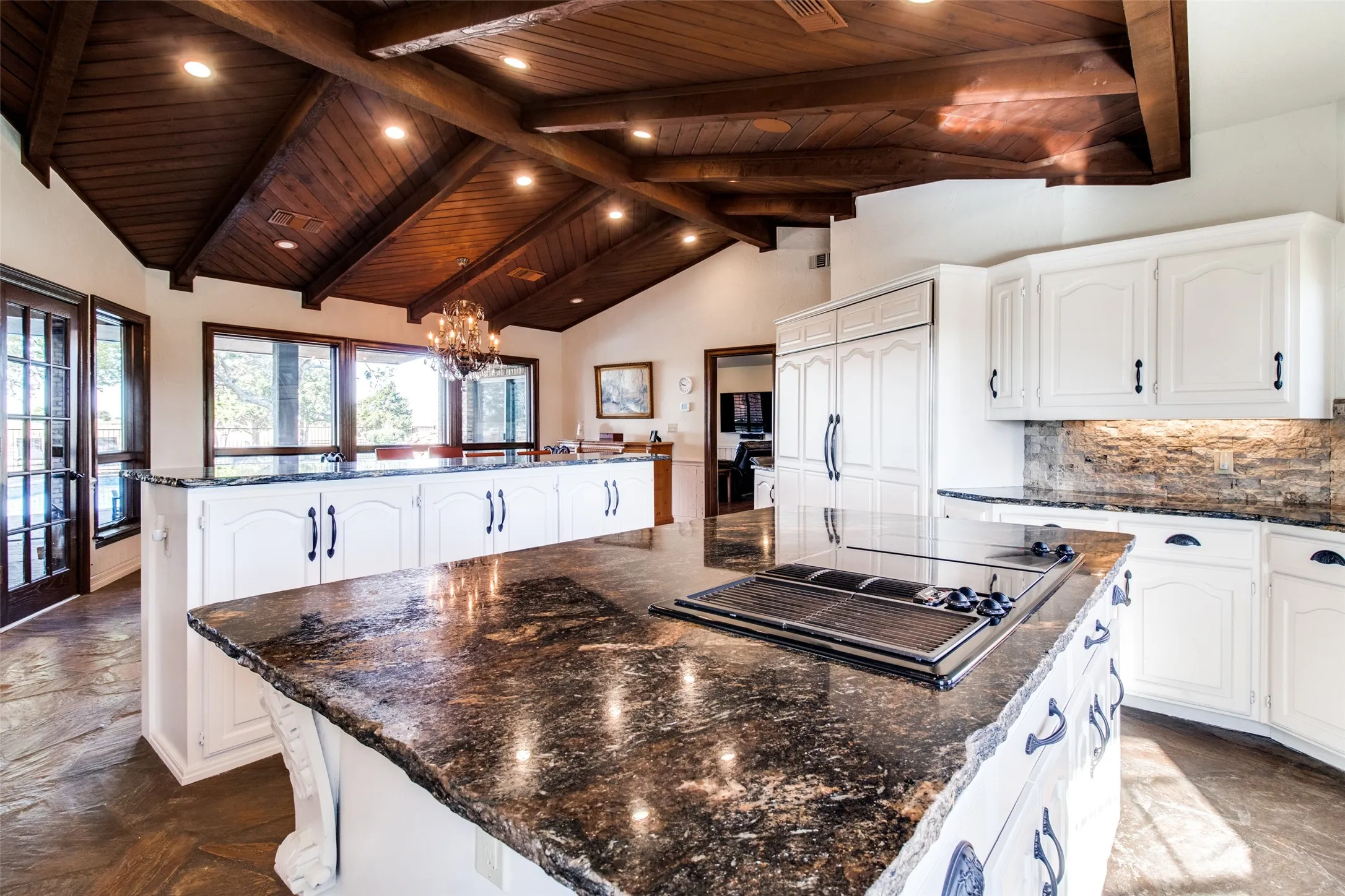 Single Family Residence For Sale in Grayson County , 105 Sammi's Way, Whitesboro, Texas 76273, 4 Bedroom, 4 Bathroom, 2 Garage spaces, 4,106 Sqft, built in 1983, mls#21392025, Real Estate Agent in Whitesboro, Homes For Sale in Grayson county, Homes For Sale in Whitesboro, Realtor in Whitesboro Texas, Real Estate Brokerage Independent Realty Texas, Luminita Cordes Realtor