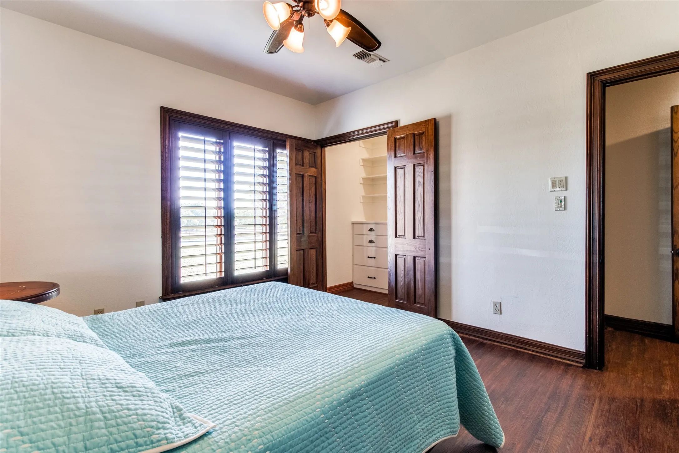Single Family Residence For Sale in Grayson County , 105 Sammi's Way, Whitesboro, Texas 76273, 4 Bedroom, 4 Bathroom, 2 Garage spaces, 4,106 Sqft, built in 1983, mls#21392025, Real Estate Agent in Whitesboro, Homes For Sale in Grayson county, Homes For Sale in Whitesboro, Realtor in Whitesboro Texas, Real Estate Brokerage Independent Realty Texas, Luminita Cordes Realtor