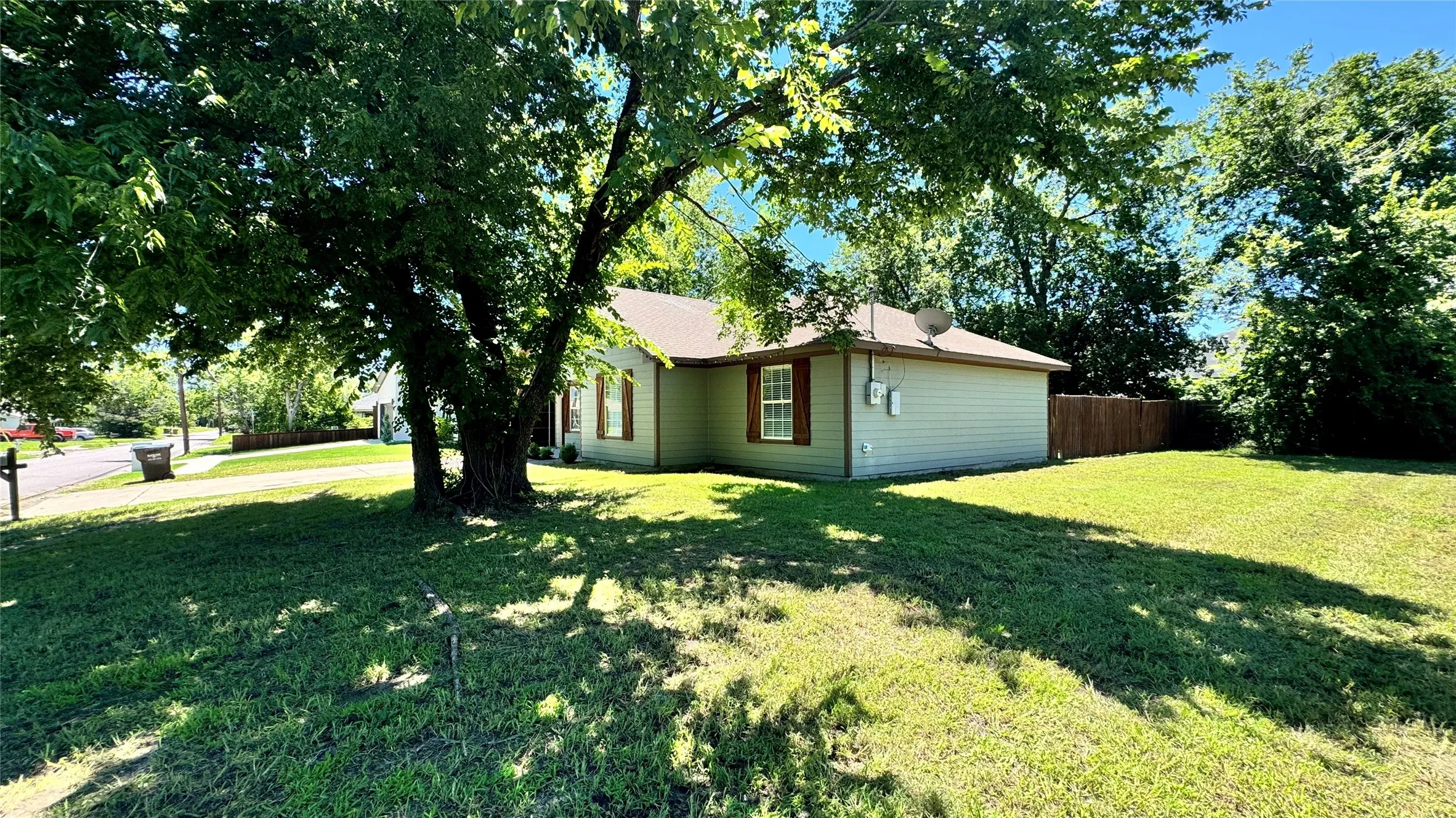 Single Family Residence For Rent in Hunt County , 1715 Hemphill Street, Greenville, Texas 75401, 3 Bedroom, 2 Bathroom, Garage spaces, 1,230 Sqft, built in 2004, mls#21392124, Real Estate Agent in Greenville, Homes For Rent in Hunt county, Homes For Rent in Greenville, Realtor in Greenville Texas, Real Estate Brokerage Independent Realty Texas, Luminita Cordes Realtor