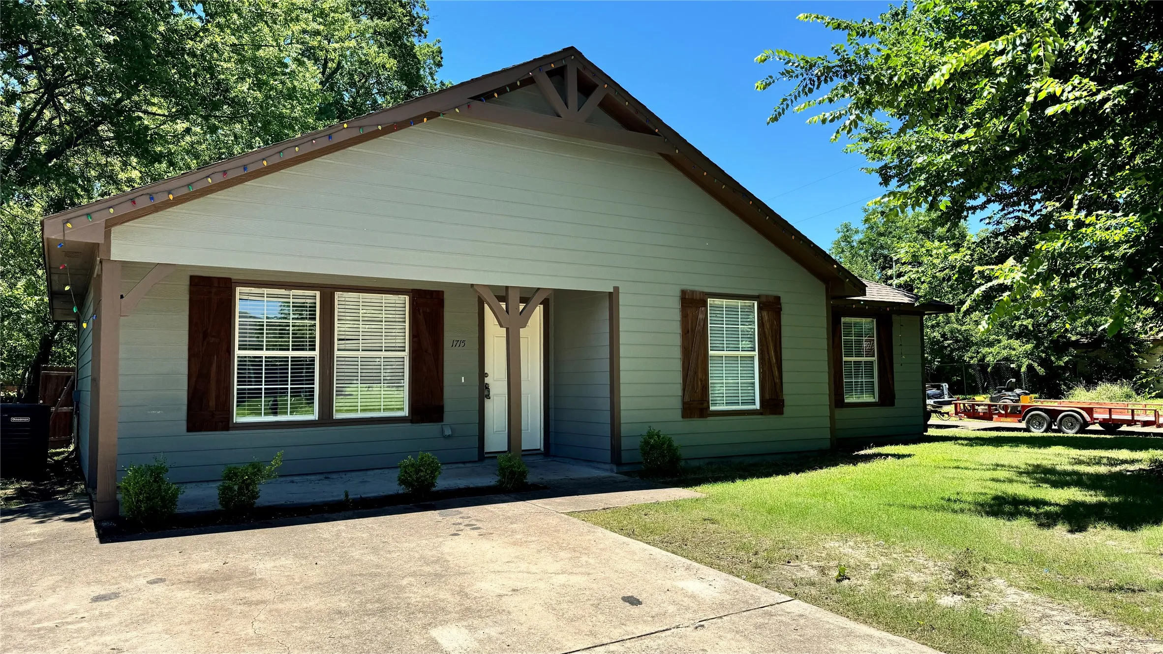 Single Family Residence For Rent in Hunt County , 1715 Hemphill Street, Greenville, Texas 75401, 3 Bedroom, 2 Bathroom, Garage spaces, 1,230 Sqft, built in 2004, mls#21392124, Real Estate Agent in Greenville, Homes For Rent in Hunt county, Homes For Rent in Greenville, Realtor in Greenville Texas, Real Estate Brokerage Independent Realty Texas, Luminita Cordes Realtor