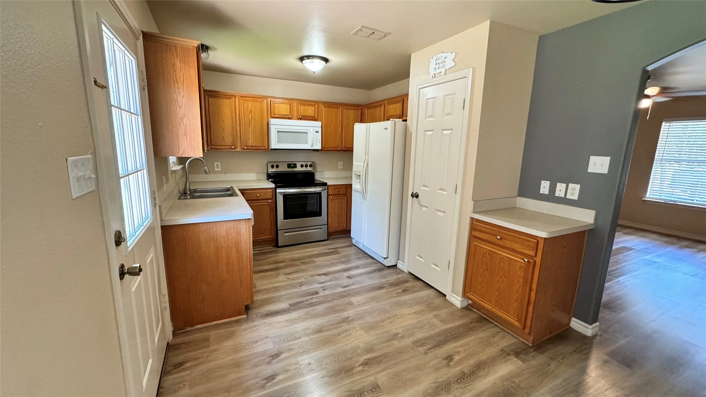 Single Family Residence For Rent in Hunt County , 1715 Hemphill Street, Greenville, Texas 75401, 3 Bedroom, 2 Bathroom, Garage spaces, 1,230 Sqft, built in 2004, mls#21392124, Real Estate Agent in Greenville, Homes For Rent in Hunt county, Homes For Rent in Greenville, Realtor in Greenville Texas, Real Estate Brokerage Independent Realty Texas, Luminita Cordes Realtor