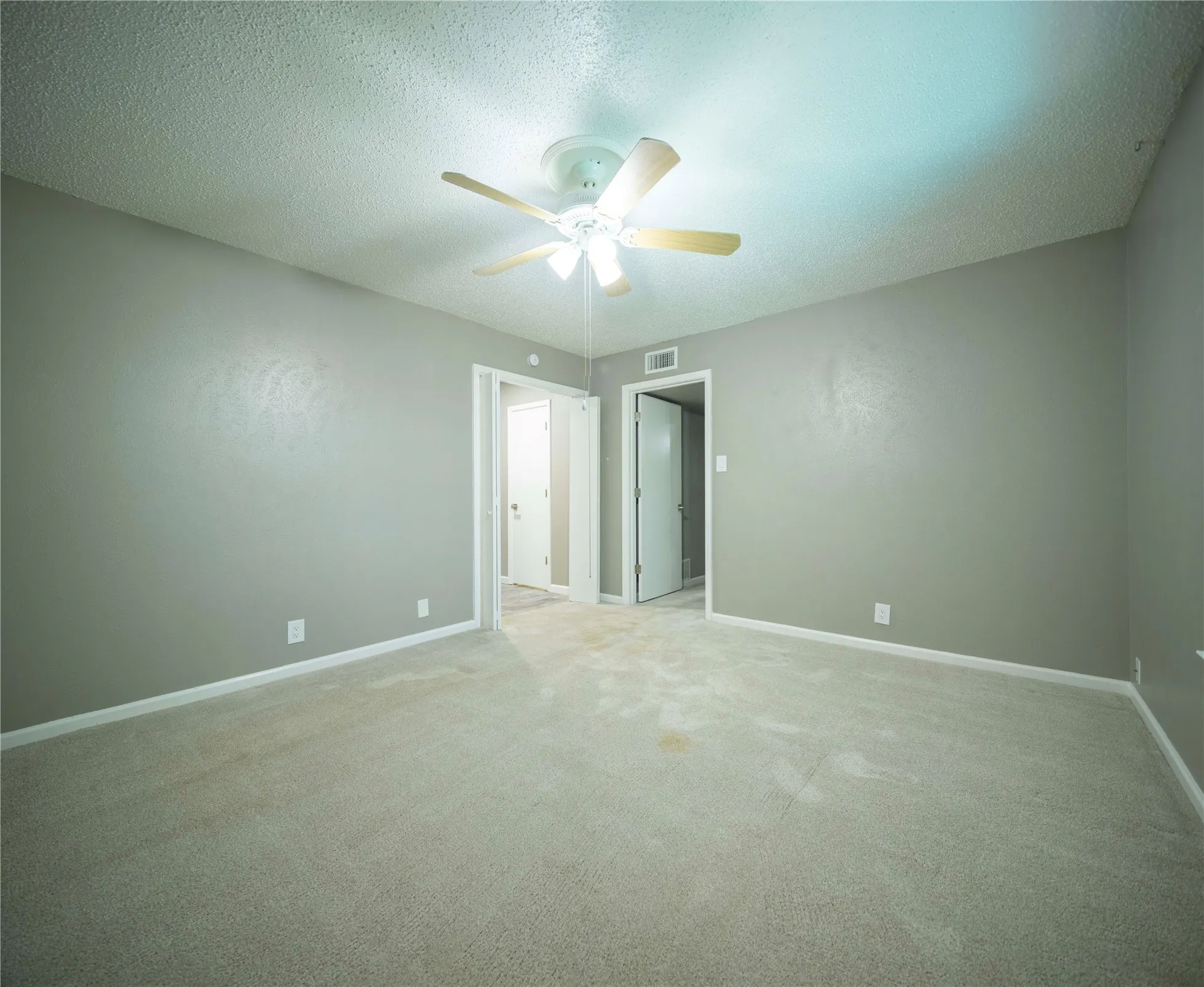 Apartment For Rent in Denton County , 1717 N Locust Street 2, Denton, Texas 76201, 3 Bedroom, 2 Bathroom, Garage spaces, 1,380 Sqft, built in 1967, mls#21392131, Real Estate Agent in Denton, Homes For Rent in Denton county, Homes For Rent in Denton, Realtor in Denton Texas, Real Estate Brokerage Independent Realty Texas, Luminita Cordes Realtor