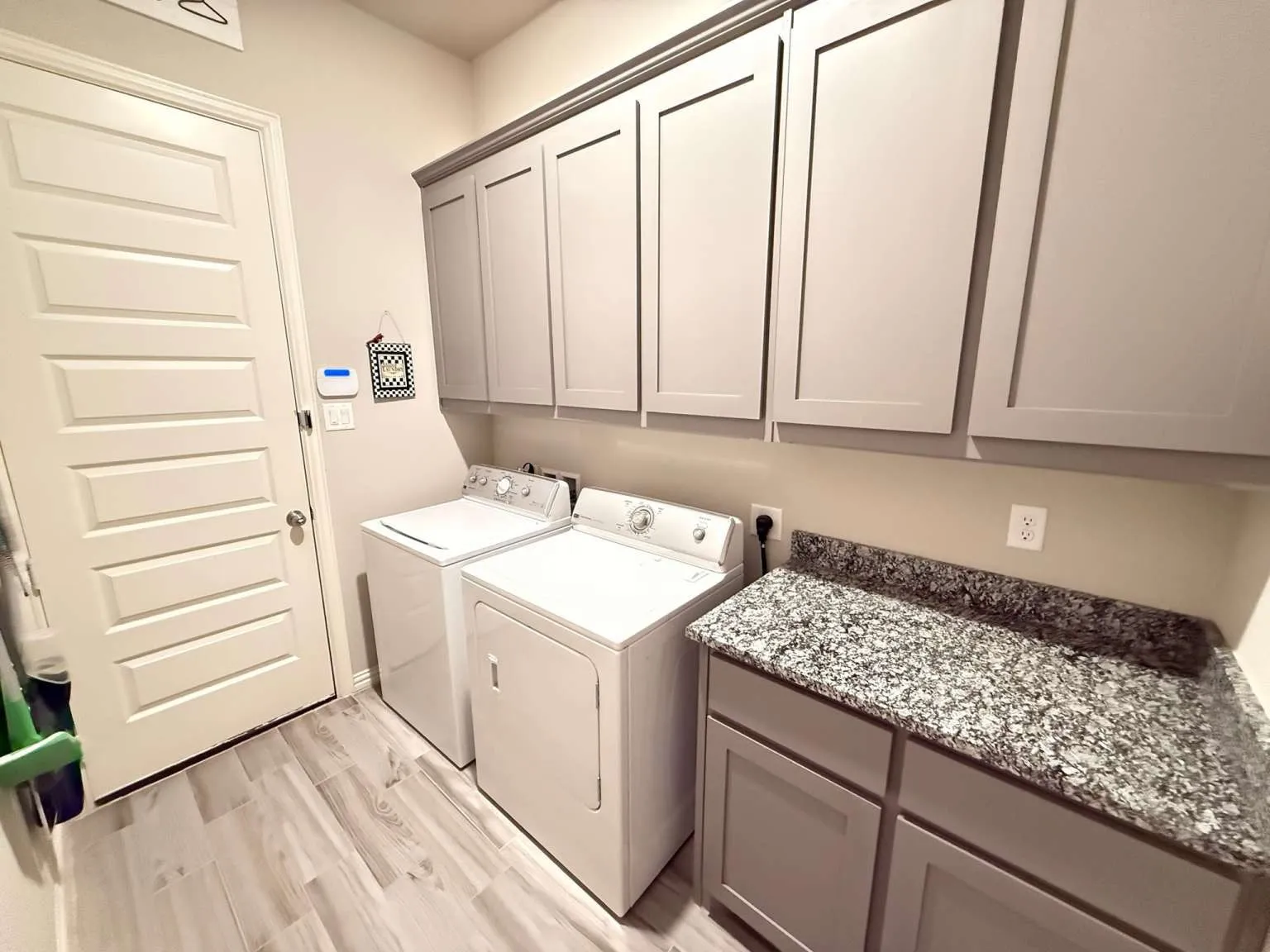 Single Family Residence For Sale in Kaufman County , 1549 Lynx Loop, Forney, Texas 75126, 4 Bedroom, 3 Bathroom, 3 Garage spaces, 3,104 Sqft, built in 2024, mls#21392141, Real Estate Agent in Forney, Homes For Sale in Kaufman county, Homes For Sale in Forney, Realtor in Forney Texas, Real Estate Brokerage Independent Realty Texas, Luminita Cordes Realtor