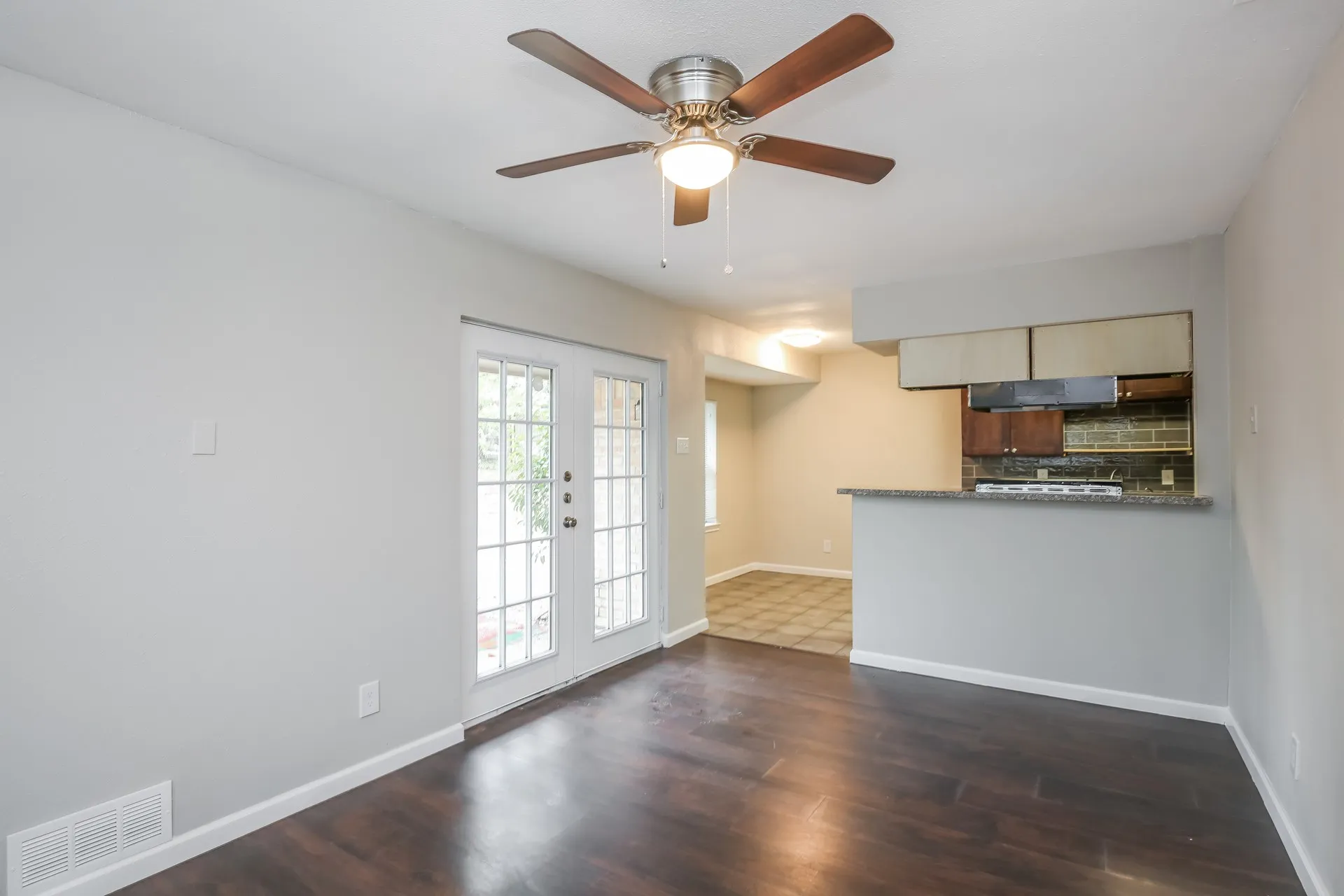 Single Family Residence For Rent in Dallas County , 7640 Ryanridge Drive, Dallas, Texas 75232, 3 Bedroom, 2 Bathroom, 2 Garage spaces, 1,274 Sqft, built in 1965, mls#21392152, Real Estate Agent in Dallas, Homes For Rent in Dallas county, Homes For Rent in Dallas, Realtor in Dallas Texas, Real Estate Brokerage Independent Realty Texas, Luminita Cordes Realtor