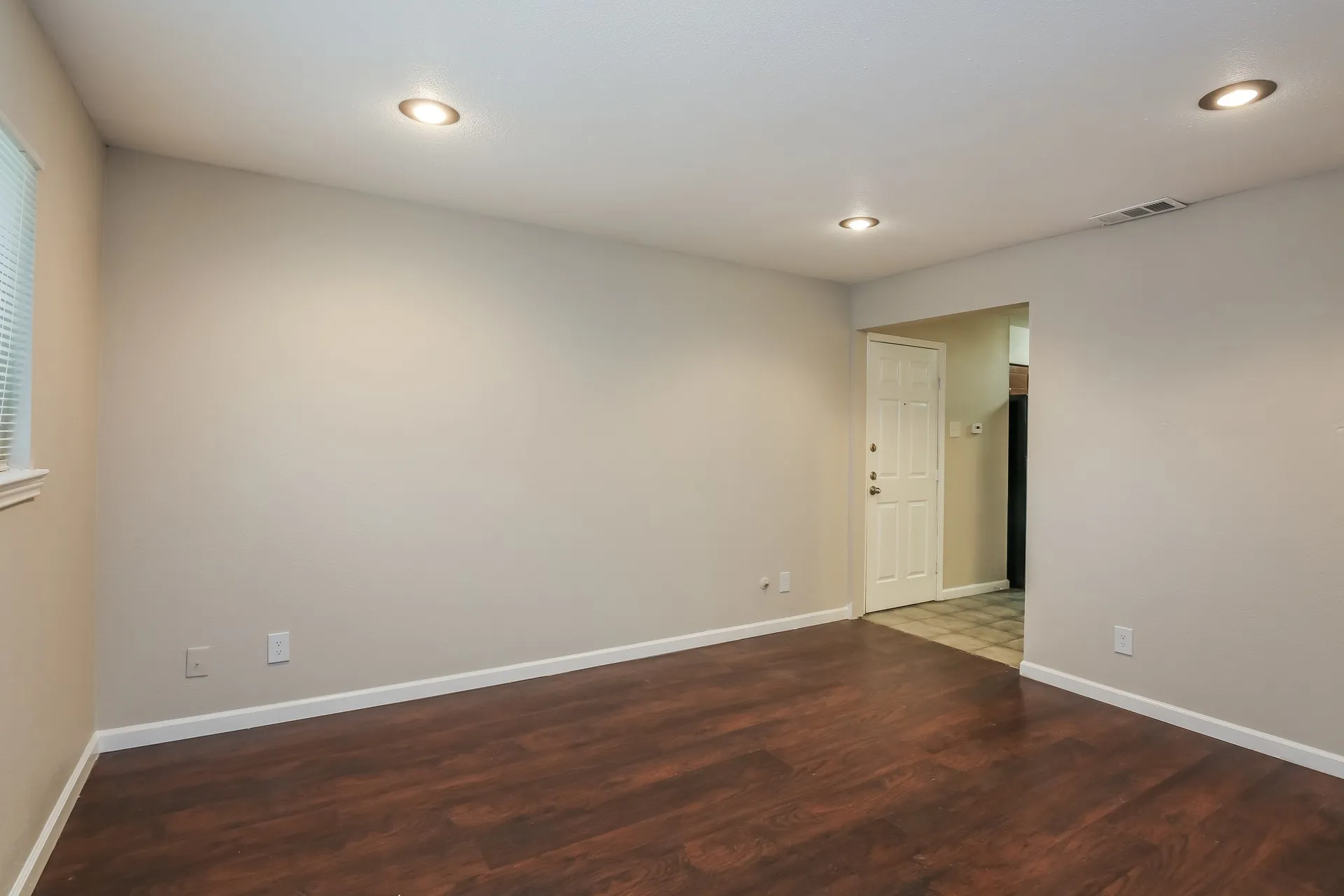 Single Family Residence For Rent in Dallas County , 7640 Ryanridge Drive, Dallas, Texas 75232, 3 Bedroom, 2 Bathroom, 2 Garage spaces, 1,274 Sqft, built in 1965, mls#21392152, Real Estate Agent in Dallas, Homes For Rent in Dallas county, Homes For Rent in Dallas, Realtor in Dallas Texas, Real Estate Brokerage Independent Realty Texas, Luminita Cordes Realtor