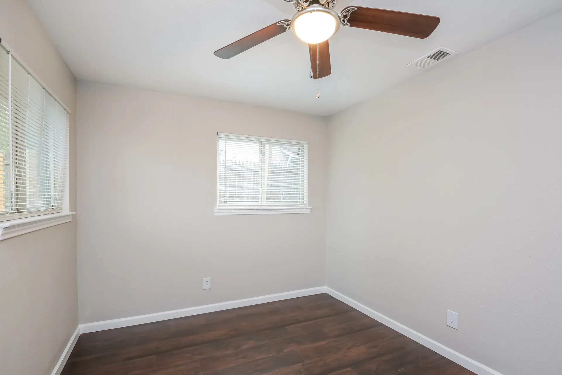 Single Family Residence For Rent in Dallas County , 7640 Ryanridge Drive, Dallas, Texas 75232, 3 Bedroom, 2 Bathroom, 2 Garage spaces, 1,274 Sqft, built in 1965, mls#21392152, Real Estate Agent in Dallas, Homes For Rent in Dallas county, Homes For Rent in Dallas, Realtor in Dallas Texas, Real Estate Brokerage Independent Realty Texas, Luminita Cordes Realtor