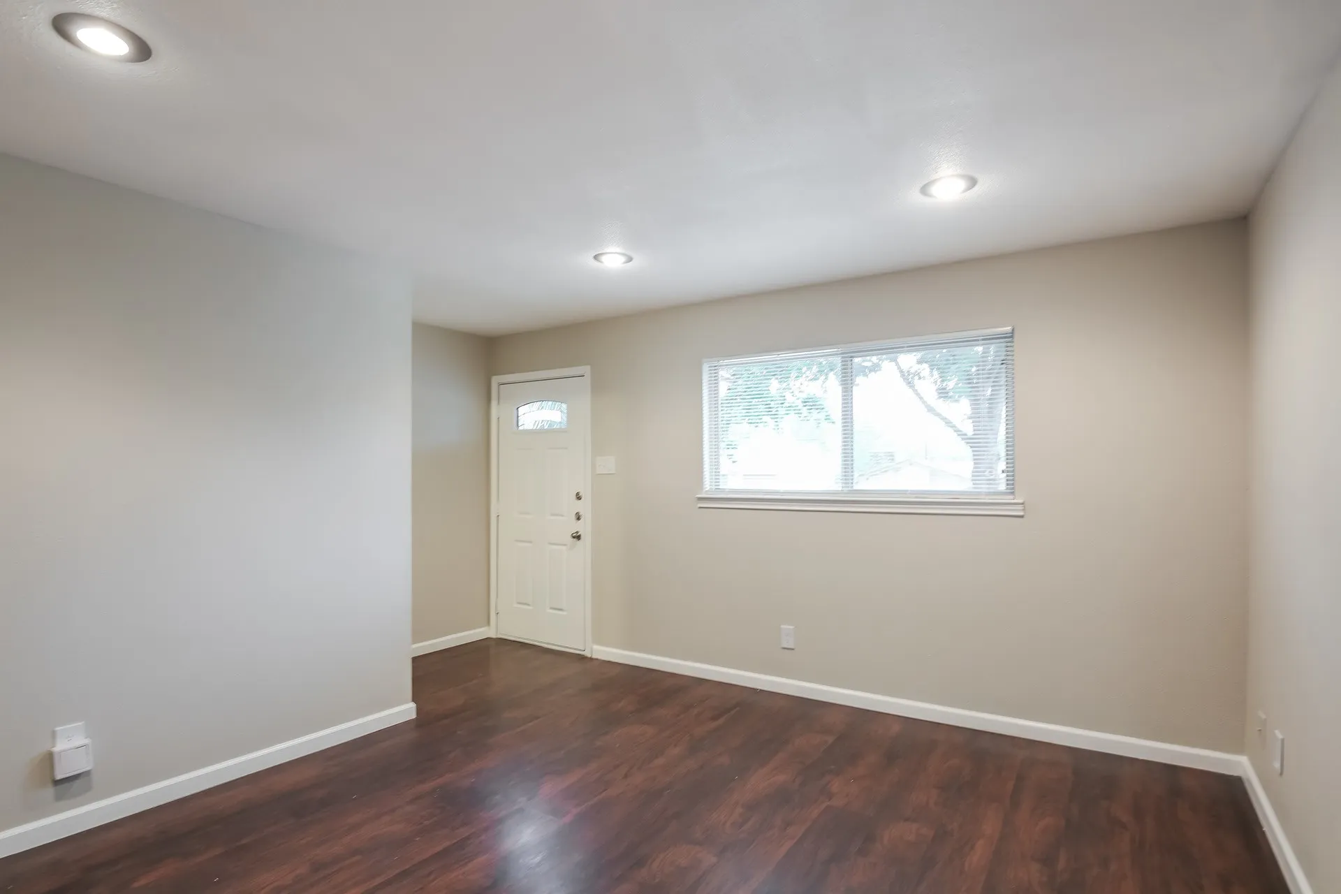 Single Family Residence For Rent in Dallas County , 7640 Ryanridge Drive, Dallas, Texas 75232, 3 Bedroom, 2 Bathroom, 2 Garage spaces, 1,274 Sqft, built in 1965, mls#21392152, Real Estate Agent in Dallas, Homes For Rent in Dallas county, Homes For Rent in Dallas, Realtor in Dallas Texas, Real Estate Brokerage Independent Realty Texas, Luminita Cordes Realtor