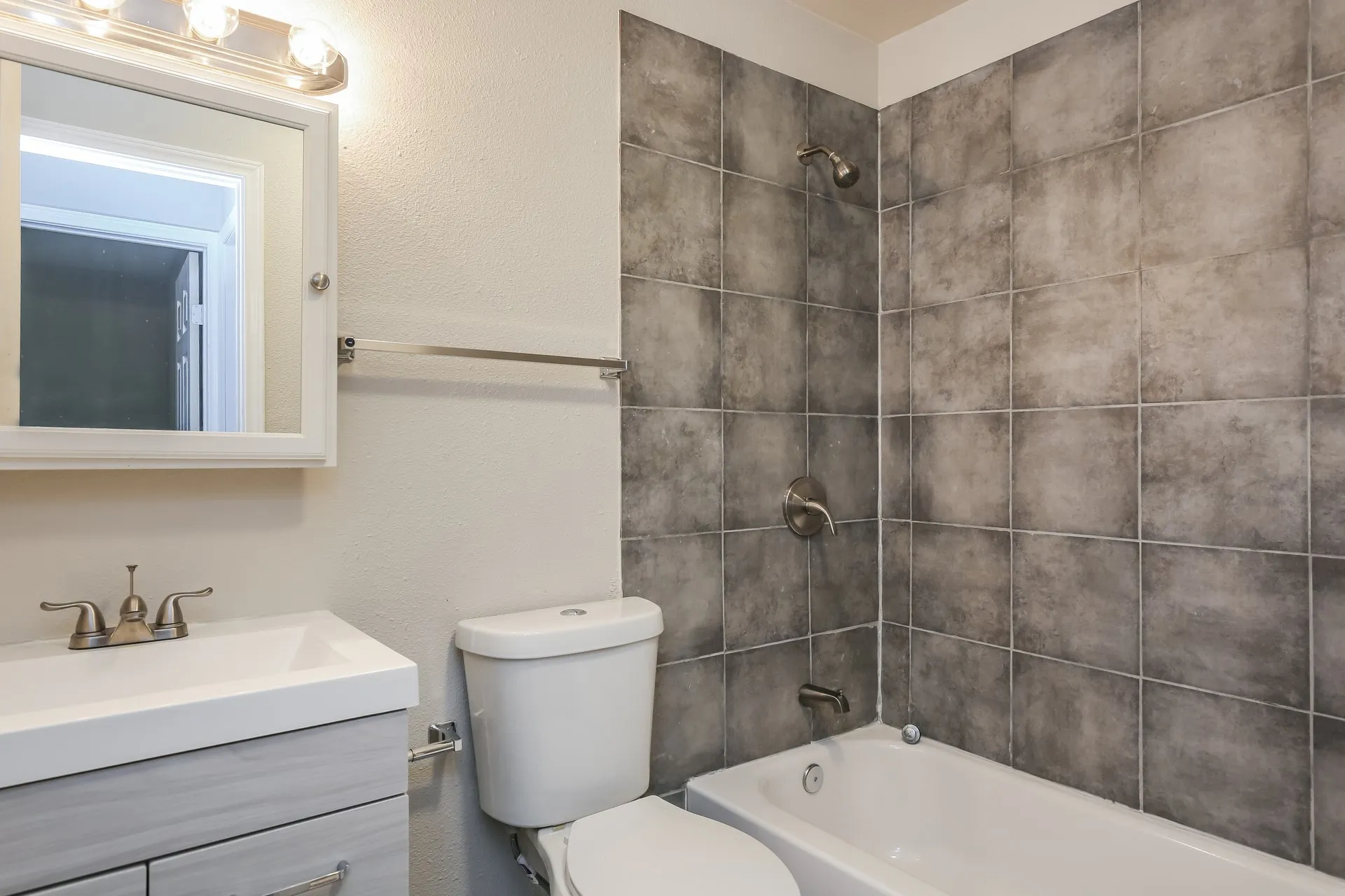 Single Family Residence For Rent in Dallas County , 7640 Ryanridge Drive, Dallas, Texas 75232, 3 Bedroom, 2 Bathroom, 2 Garage spaces, 1,274 Sqft, built in 1965, mls#21392152, Real Estate Agent in Dallas, Homes For Rent in Dallas county, Homes For Rent in Dallas, Realtor in Dallas Texas, Real Estate Brokerage Independent Realty Texas, Luminita Cordes Realtor