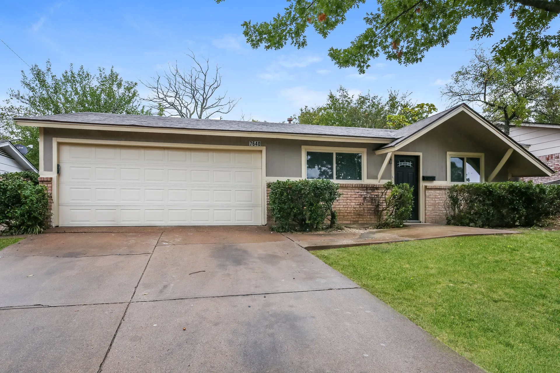 Single Family Residence For Rent in Dallas County , 7640 Ryanridge Drive, Dallas, Texas 75232, 3 Bedroom, 2 Bathroom, 2 Garage spaces, 1,274 Sqft, built in 1965, mls#21392152, Real Estate Agent in Dallas, Homes For Rent in Dallas county, Homes For Rent in Dallas, Realtor in Dallas Texas, Real Estate Brokerage Independent Realty Texas, Luminita Cordes Realtor