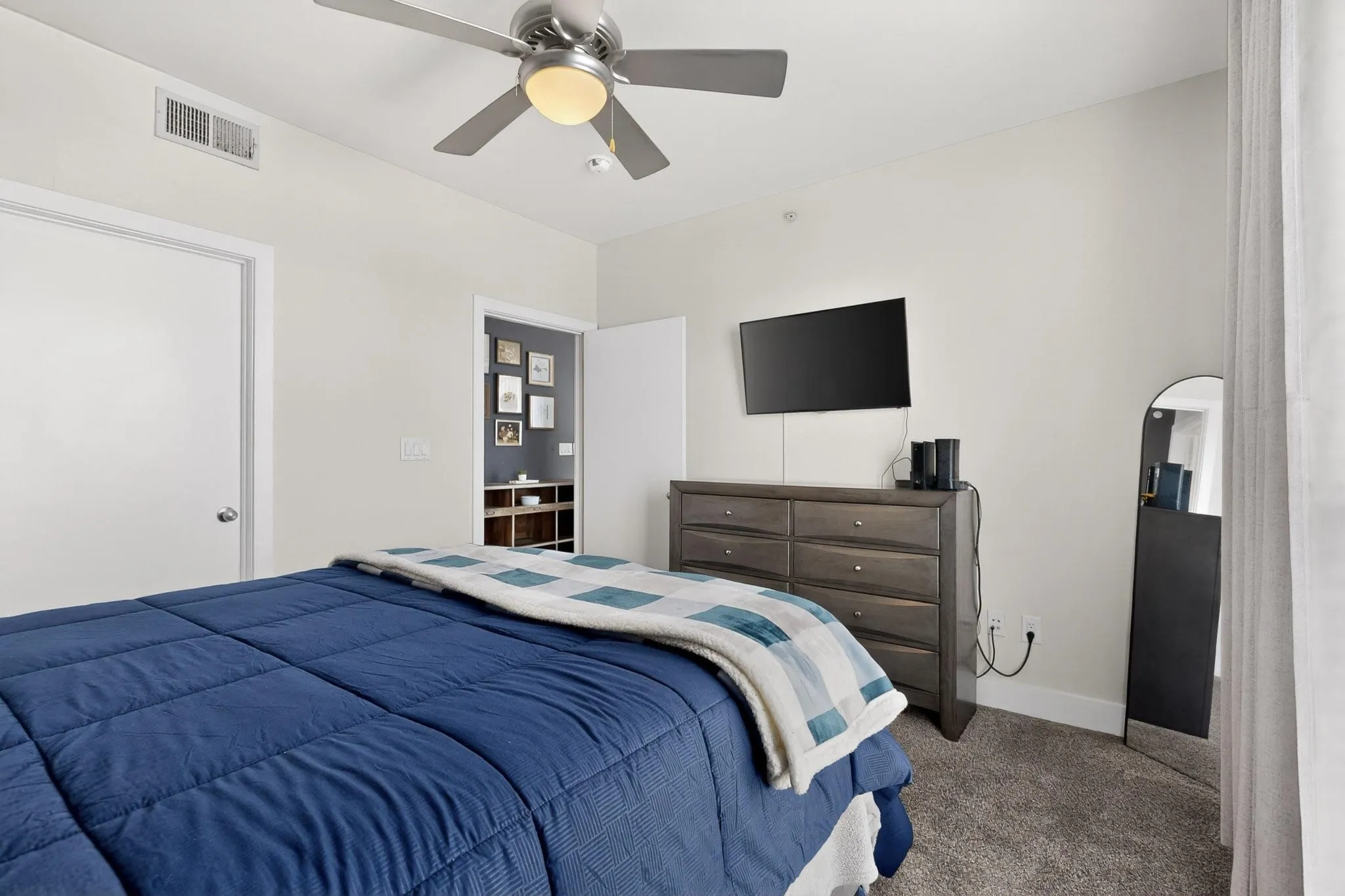 Condominium For Rent in Dallas County , 4605 Cedar Springs Road 224, Dallas, Texas 75219, 1 Bedroom, 1 Bathroom, Garage spaces, 749 Sqft, built in 2005, mls#21392160, Real Estate Agent in Dallas, Homes For Rent in Dallas county, Homes For Rent in Dallas, Realtor in Dallas Texas, Real Estate Brokerage Independent Realty Texas, Luminita Cordes Realtor