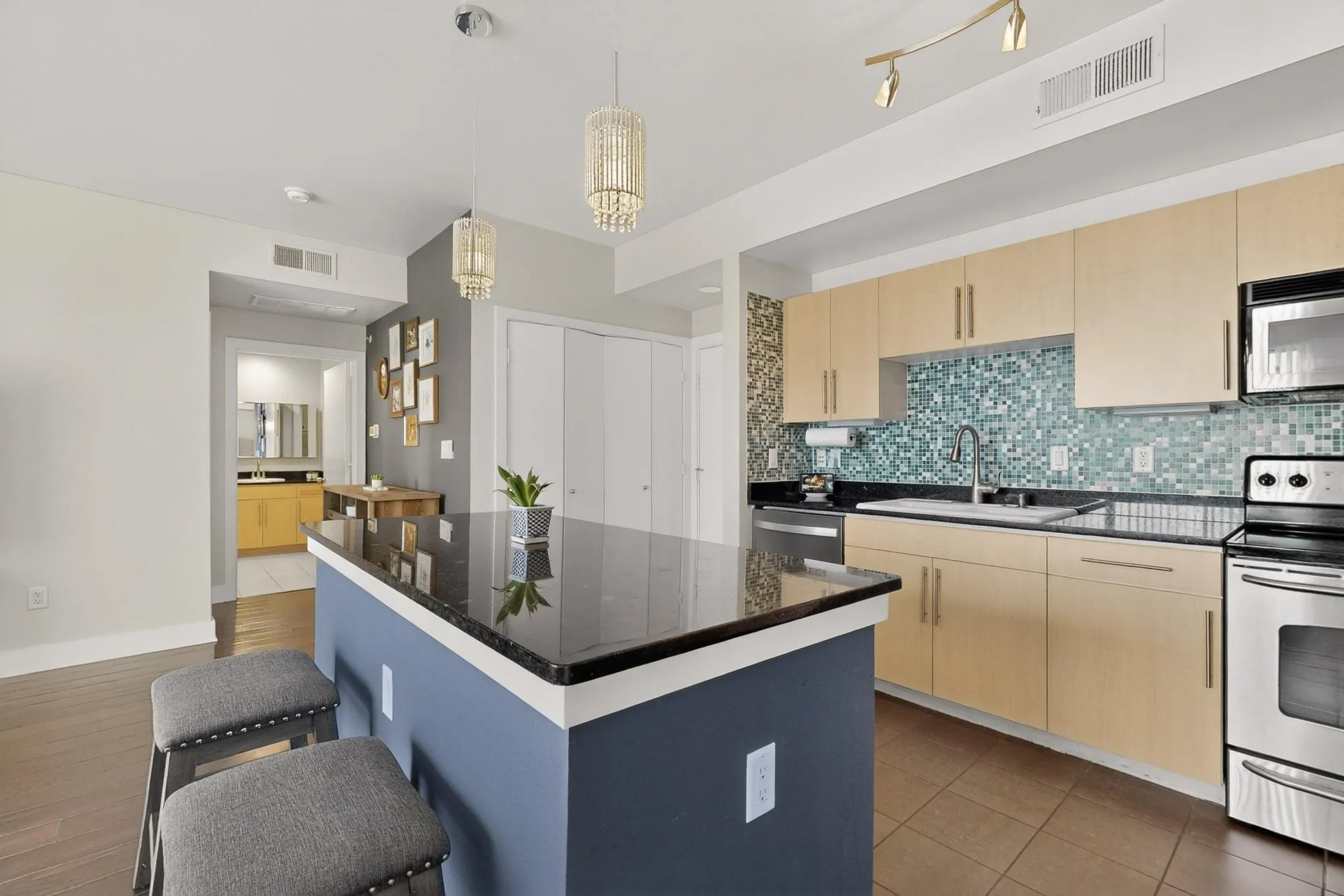 Condominium For Rent in Dallas County , 4605 Cedar Springs Road 224, Dallas, Texas 75219, 1 Bedroom, 1 Bathroom, Garage spaces, 749 Sqft, built in 2005, mls#21392160, Real Estate Agent in Dallas, Homes For Rent in Dallas county, Homes For Rent in Dallas, Realtor in Dallas Texas, Real Estate Brokerage Independent Realty Texas, Luminita Cordes Realtor