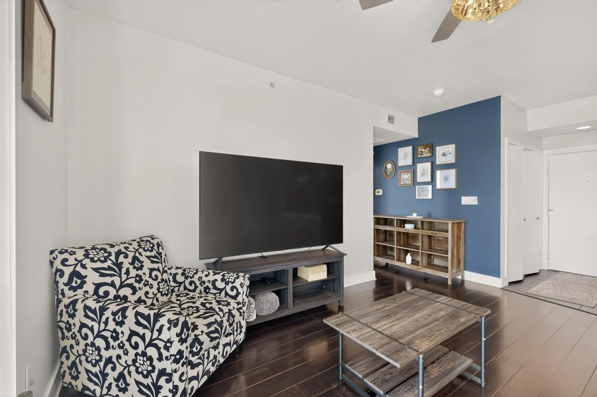 Condominium For Rent in Dallas County , 4605 Cedar Springs Road 224, Dallas, Texas 75219, 1 Bedroom, 1 Bathroom, Garage spaces, 749 Sqft, built in 2005, mls#21392160, Real Estate Agent in Dallas, Homes For Rent in Dallas county, Homes For Rent in Dallas, Realtor in Dallas Texas, Real Estate Brokerage Independent Realty Texas, Luminita Cordes Realtor
