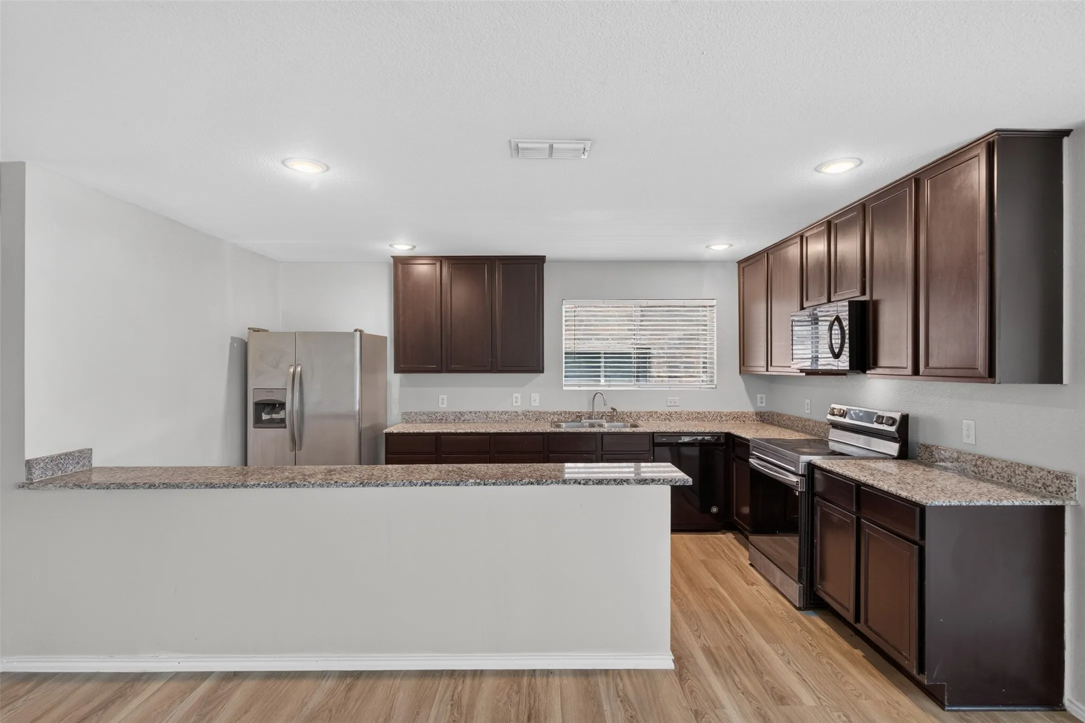 Single Family Residence For Rent in Tarrant County , 6341 Bollard Drive, Fort Worth, Texas 76179, 4 Bedroom, 4 Bathroom, 2 Garage spaces, 2,680 Sqft, built in 2020, mls#21392162, Real Estate Agent in Fort Worth, Homes For Rent in Tarrant county, Homes For Rent in Fort Worth, Realtor in Fort Worth Texas, Real Estate Brokerage Independent Realty Texas, Luminita Cordes Realtor
