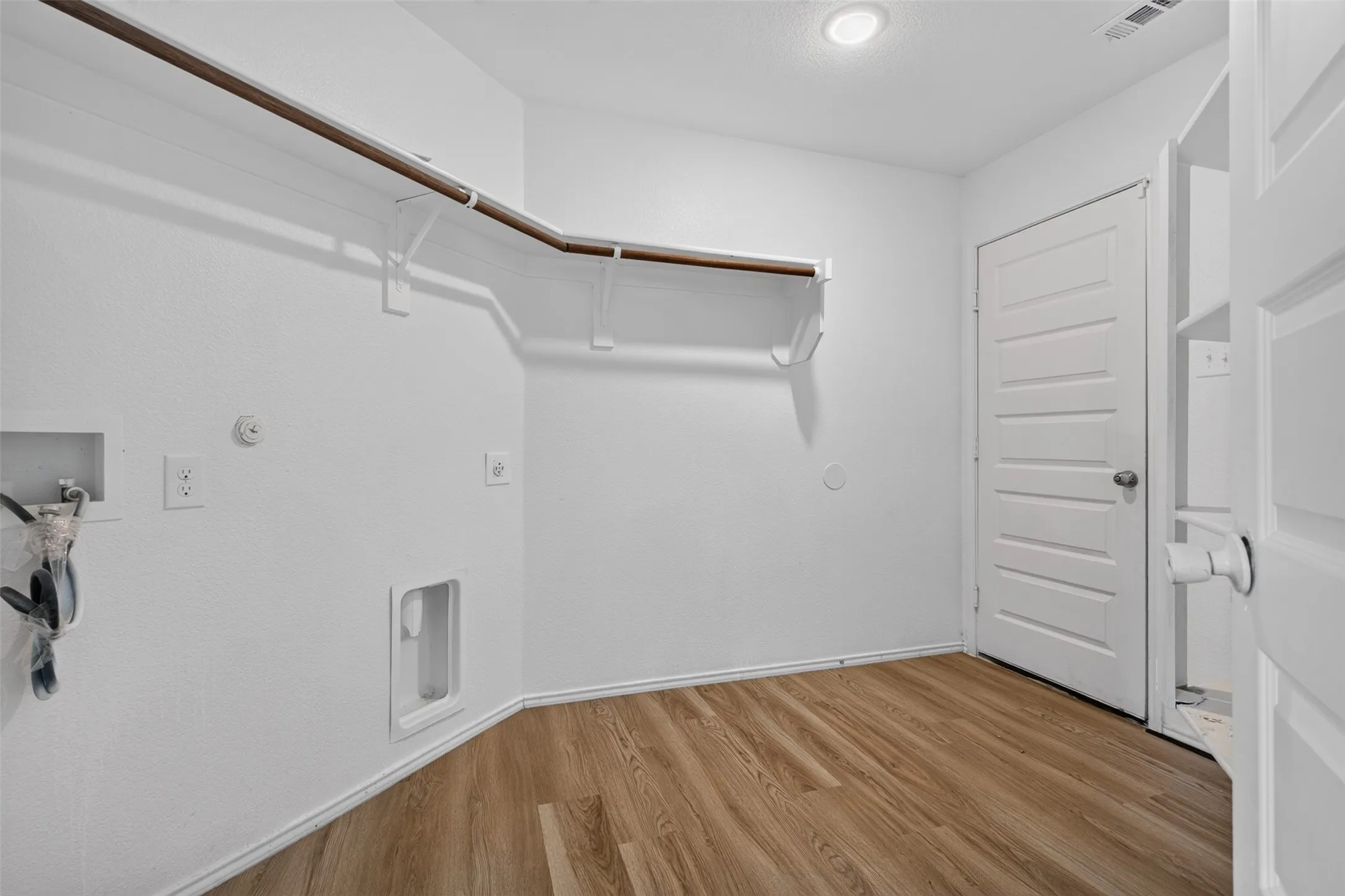 Single Family Residence For Rent in Tarrant County , 6341 Bollard Drive, Fort Worth, Texas 76179, 4 Bedroom, 4 Bathroom, 2 Garage spaces, 2,680 Sqft, built in 2020, mls#21392162, Real Estate Agent in Fort Worth, Homes For Rent in Tarrant county, Homes For Rent in Fort Worth, Realtor in Fort Worth Texas, Real Estate Brokerage Independent Realty Texas, Luminita Cordes Realtor