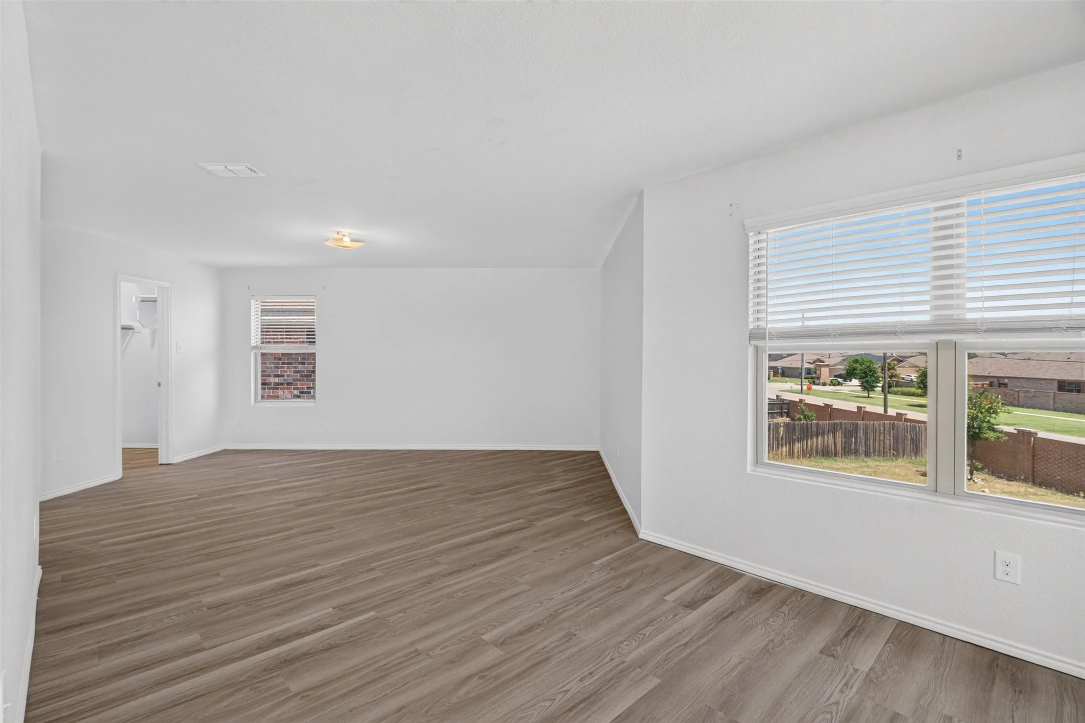 Single Family Residence For Rent in Tarrant County , 6341 Bollard Drive, Fort Worth, Texas 76179, 4 Bedroom, 4 Bathroom, 2 Garage spaces, 2,680 Sqft, built in 2020, mls#21392162, Real Estate Agent in Fort Worth, Homes For Rent in Tarrant county, Homes For Rent in Fort Worth, Realtor in Fort Worth Texas, Real Estate Brokerage Independent Realty Texas, Luminita Cordes Realtor