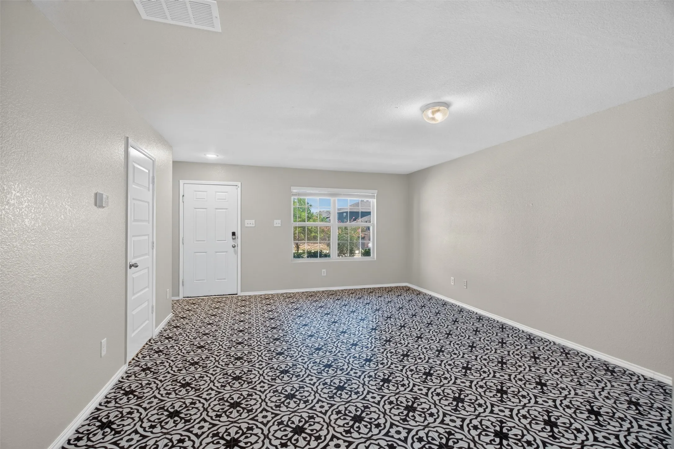 Single Family Residence For Rent in Tarrant County , 6341 Bollard Drive, Fort Worth, Texas 76179, 4 Bedroom, 4 Bathroom, 2 Garage spaces, 2,680 Sqft, built in 2020, mls#21392162, Real Estate Agent in Fort Worth, Homes For Rent in Tarrant county, Homes For Rent in Fort Worth, Realtor in Fort Worth Texas, Real Estate Brokerage Independent Realty Texas, Luminita Cordes Realtor