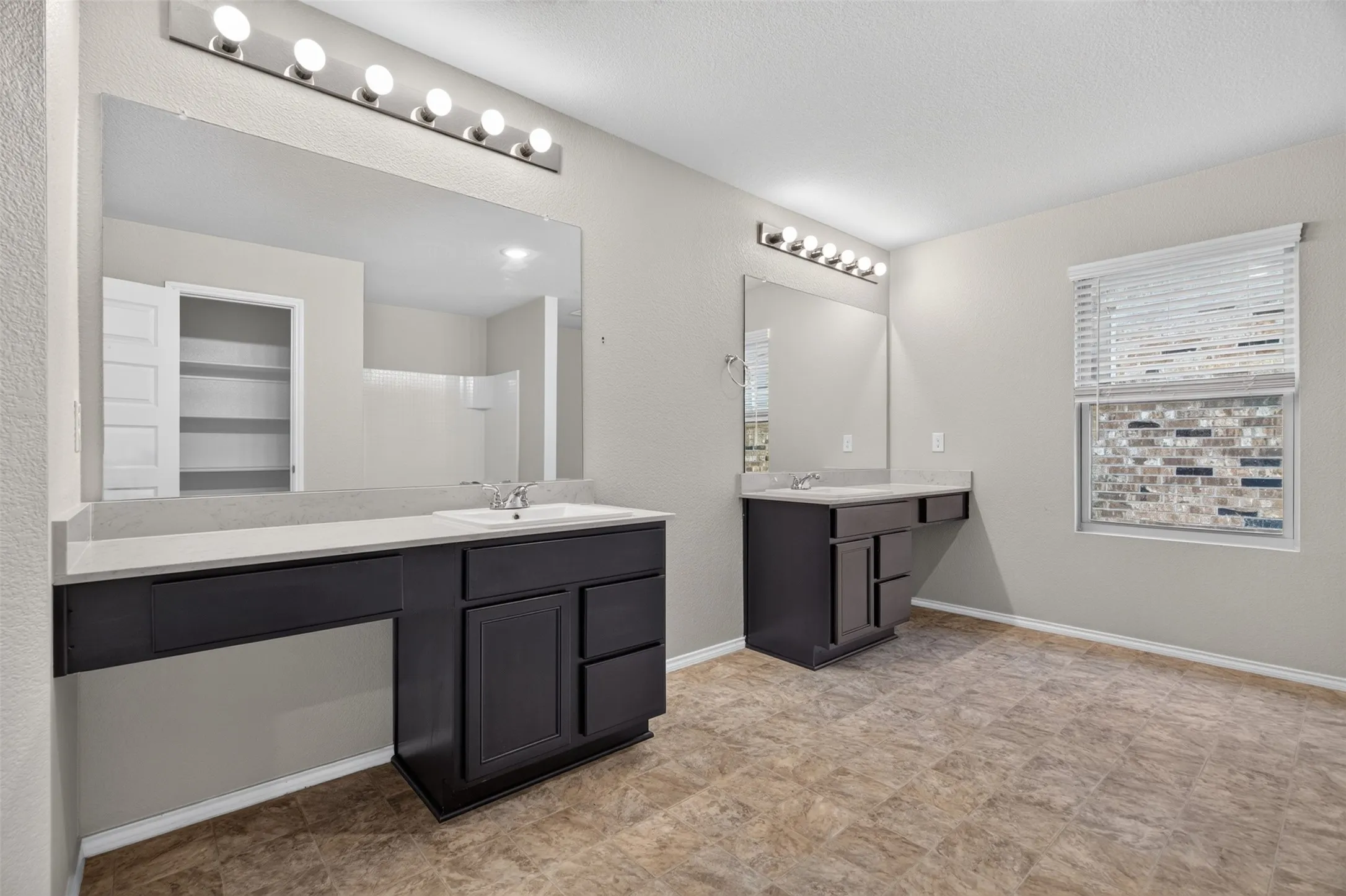 Single Family Residence For Rent in Tarrant County , 6341 Bollard Drive, Fort Worth, Texas 76179, 4 Bedroom, 4 Bathroom, 2 Garage spaces, 2,680 Sqft, built in 2020, mls#21392162, Real Estate Agent in Fort Worth, Homes For Rent in Tarrant county, Homes For Rent in Fort Worth, Realtor in Fort Worth Texas, Real Estate Brokerage Independent Realty Texas, Luminita Cordes Realtor