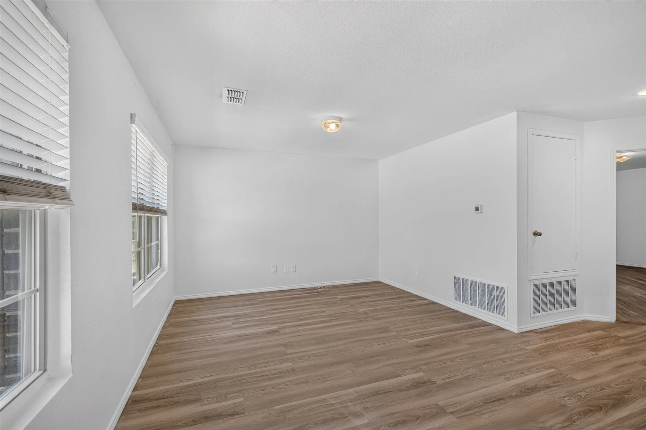 Single Family Residence For Rent in Tarrant County , 6341 Bollard Drive, Fort Worth, Texas 76179, 4 Bedroom, 4 Bathroom, 2 Garage spaces, 2,680 Sqft, built in 2020, mls#21392162, Real Estate Agent in Fort Worth, Homes For Rent in Tarrant county, Homes For Rent in Fort Worth, Realtor in Fort Worth Texas, Real Estate Brokerage Independent Realty Texas, Luminita Cordes Realtor