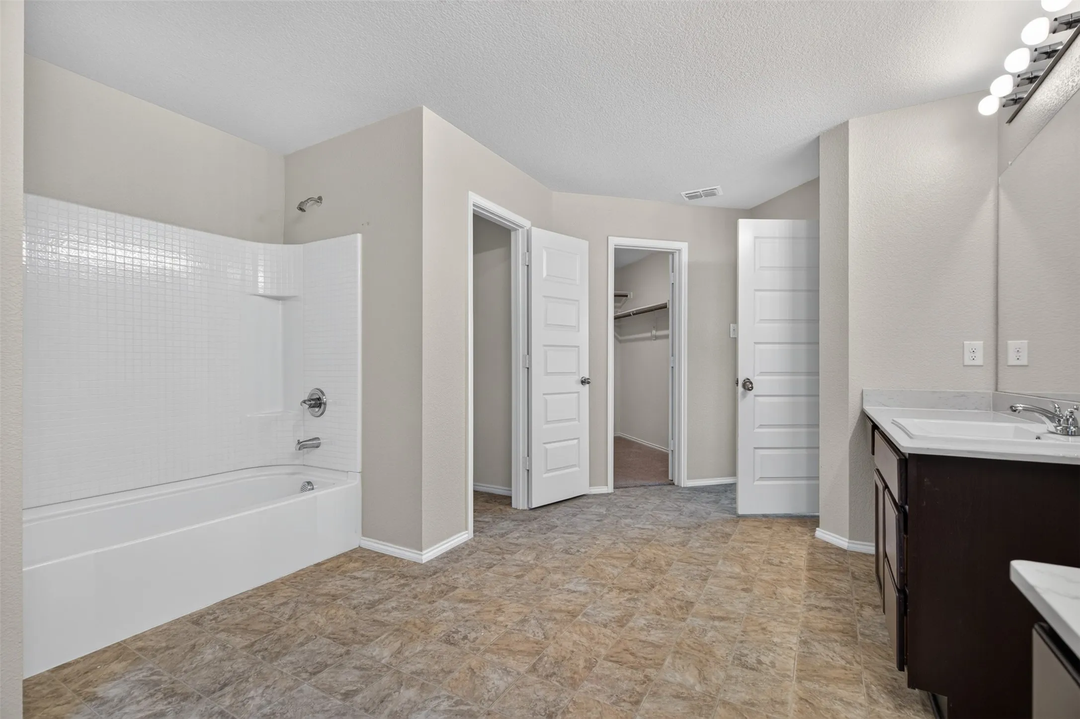 Single Family Residence For Rent in Tarrant County , 6341 Bollard Drive, Fort Worth, Texas 76179, 4 Bedroom, 4 Bathroom, 2 Garage spaces, 2,680 Sqft, built in 2020, mls#21392162, Real Estate Agent in Fort Worth, Homes For Rent in Tarrant county, Homes For Rent in Fort Worth, Realtor in Fort Worth Texas, Real Estate Brokerage Independent Realty Texas, Luminita Cordes Realtor