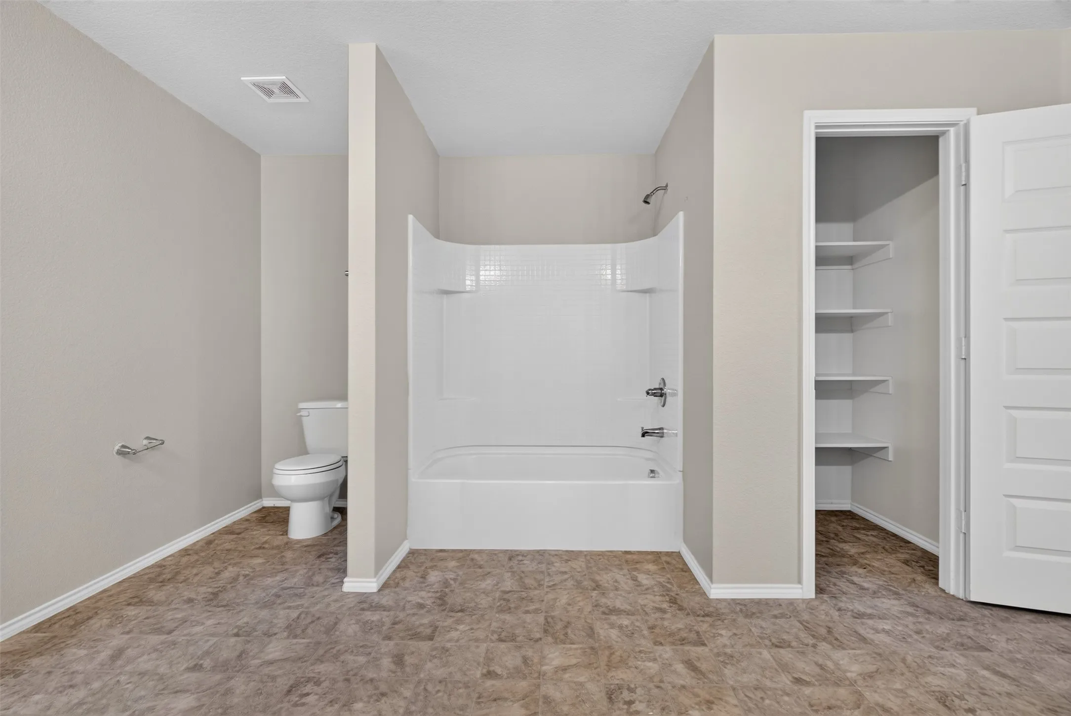 Single Family Residence For Rent in Tarrant County , 6341 Bollard Drive, Fort Worth, Texas 76179, 4 Bedroom, 4 Bathroom, 2 Garage spaces, 2,680 Sqft, built in 2020, mls#21392162, Real Estate Agent in Fort Worth, Homes For Rent in Tarrant county, Homes For Rent in Fort Worth, Realtor in Fort Worth Texas, Real Estate Brokerage Independent Realty Texas, Luminita Cordes Realtor