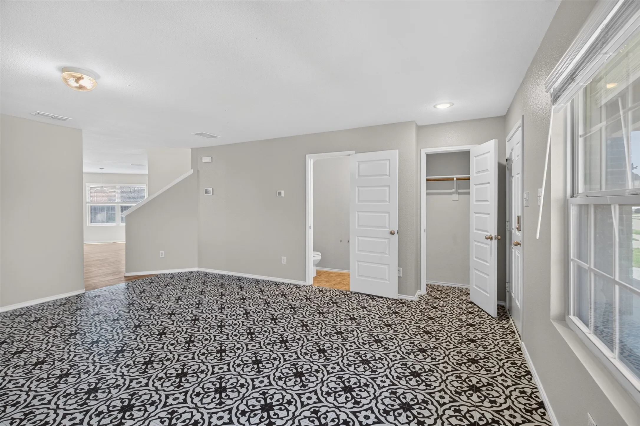 Single Family Residence For Rent in Tarrant County , 6341 Bollard Drive, Fort Worth, Texas 76179, 4 Bedroom, 4 Bathroom, 2 Garage spaces, 2,680 Sqft, built in 2020, mls#21392162, Real Estate Agent in Fort Worth, Homes For Rent in Tarrant county, Homes For Rent in Fort Worth, Realtor in Fort Worth Texas, Real Estate Brokerage Independent Realty Texas, Luminita Cordes Realtor