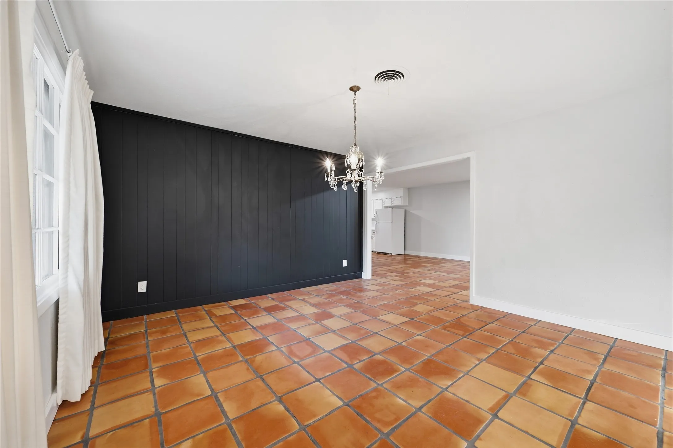 Single Family Residence For Sale in Tarrant County , 6920 Valhalla Road, Fort Worth, Texas 76116, 3 Bedroom, 2 Bathroom, 4 Garage spaces, 1,672 Sqft, built in 1959, mls#21391752, Real Estate Agent in Fort Worth, Homes For Sale in Tarrant county, Homes For Sale in Fort Worth, Realtor in Fort Worth Texas, Real Estate Brokerage Independent Realty Texas, Luminita Cordes Realtor